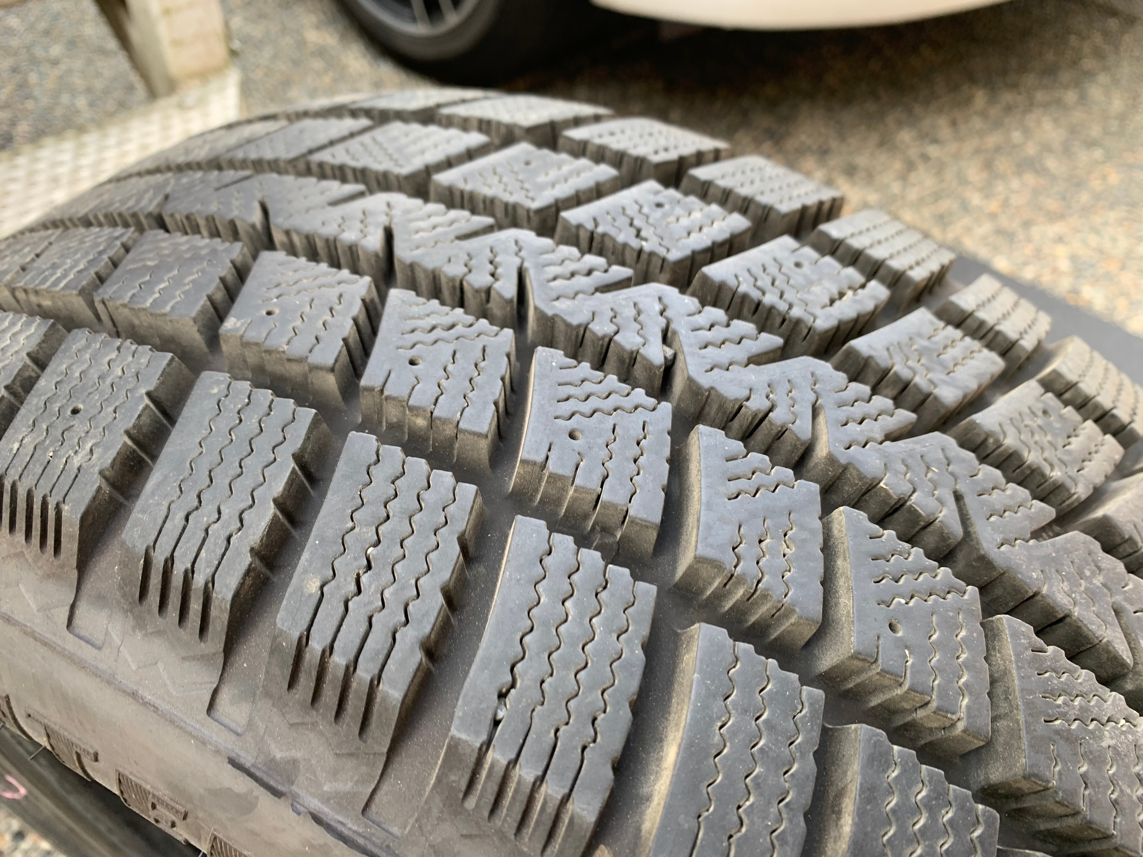 1 X single 205/55/16 94T M+S Goodyear Winter Command like NEW - photo 4