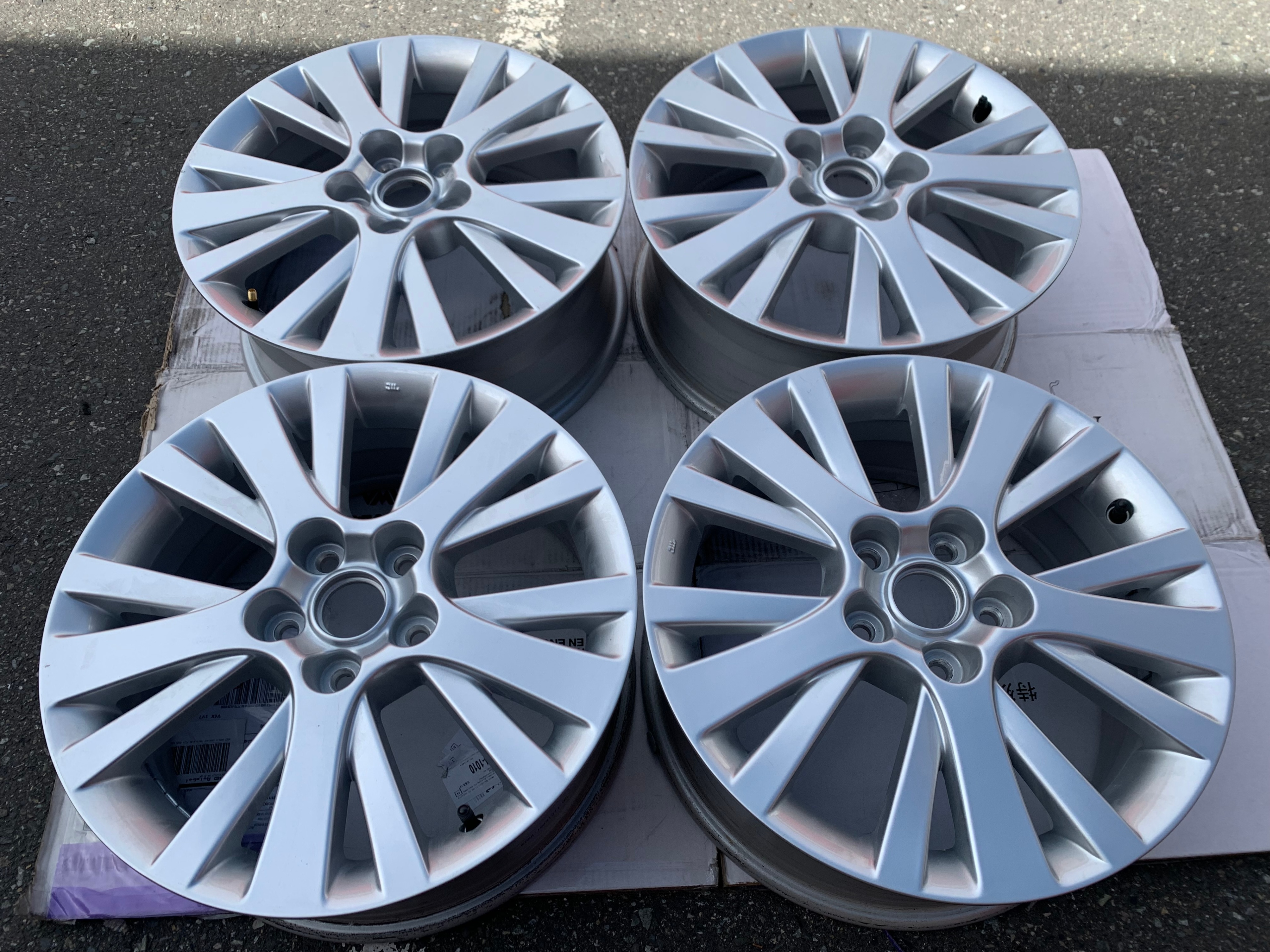 SET Of Brand New OEM factory 17X7" et55 Mazda rims as new in box - photo 2