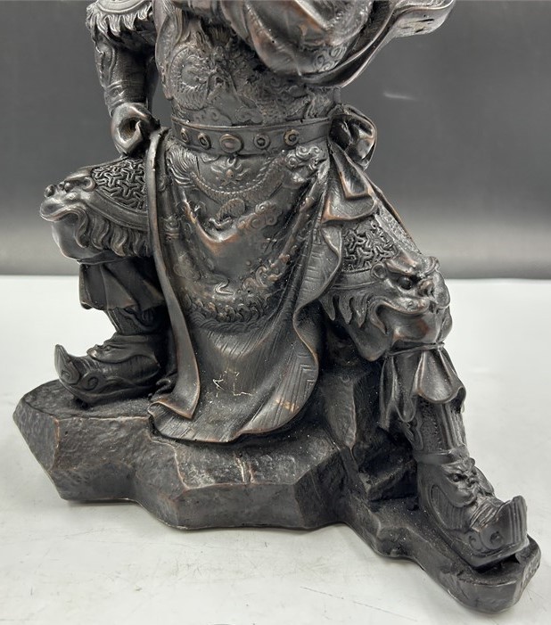 RARE ANTIQUE-STYLE GUAN YU WARRIOR STATUE – 10.5” TALL - photo 3