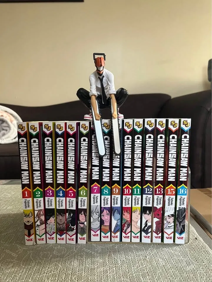 Chainsaw Man Manga 1-13, 15-16 + Figure thumbnail