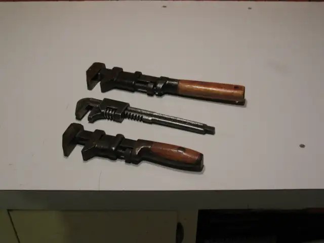 3 Vintage Adjustable Pipe Wrenches - photo 3