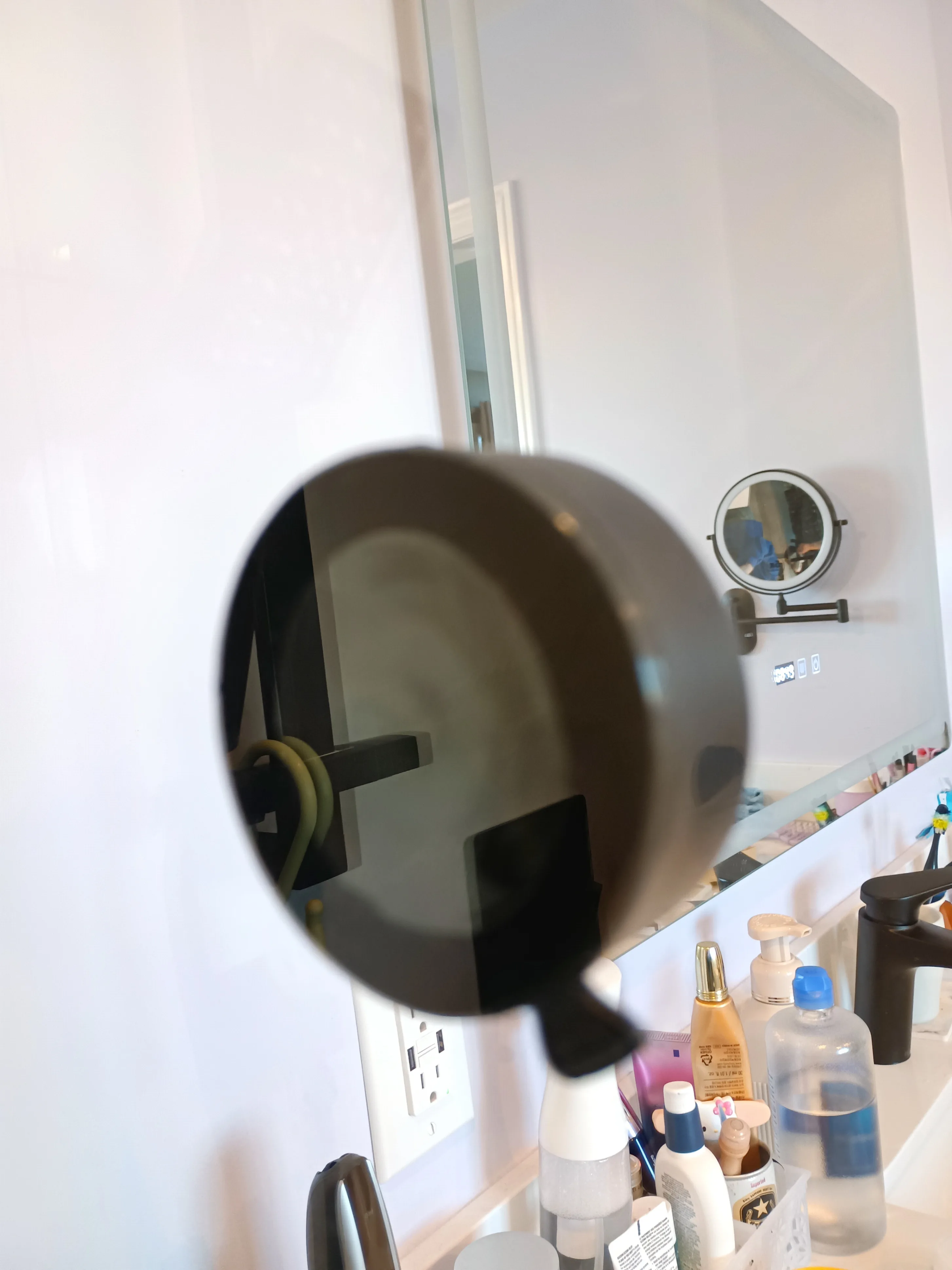 BRAND NEW Suction Cup Hangers (2 available) image indicator(5)