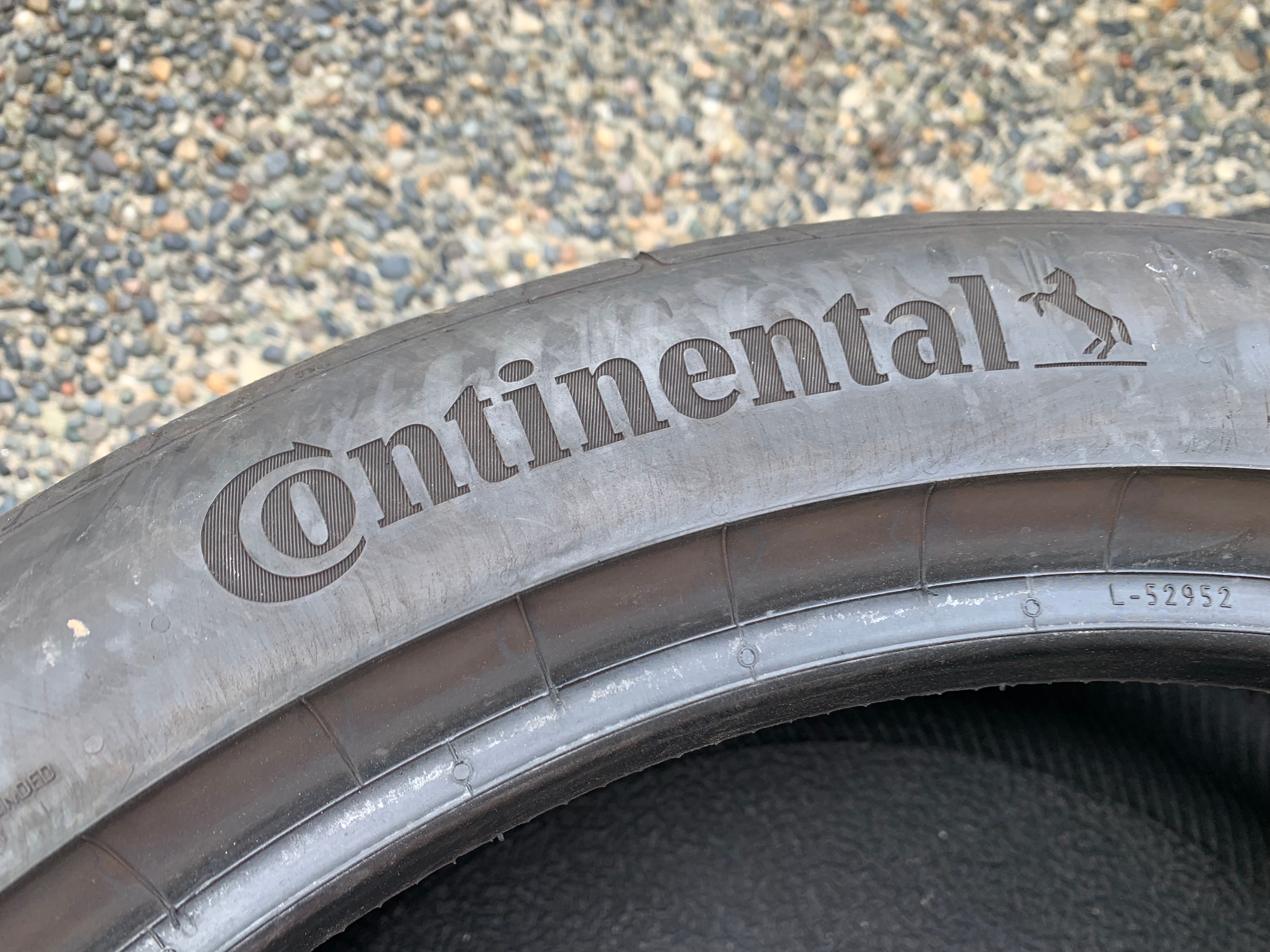 PAIR of 245/40/18 Conti Extreme contact Sport 02 good tread - photo 5
