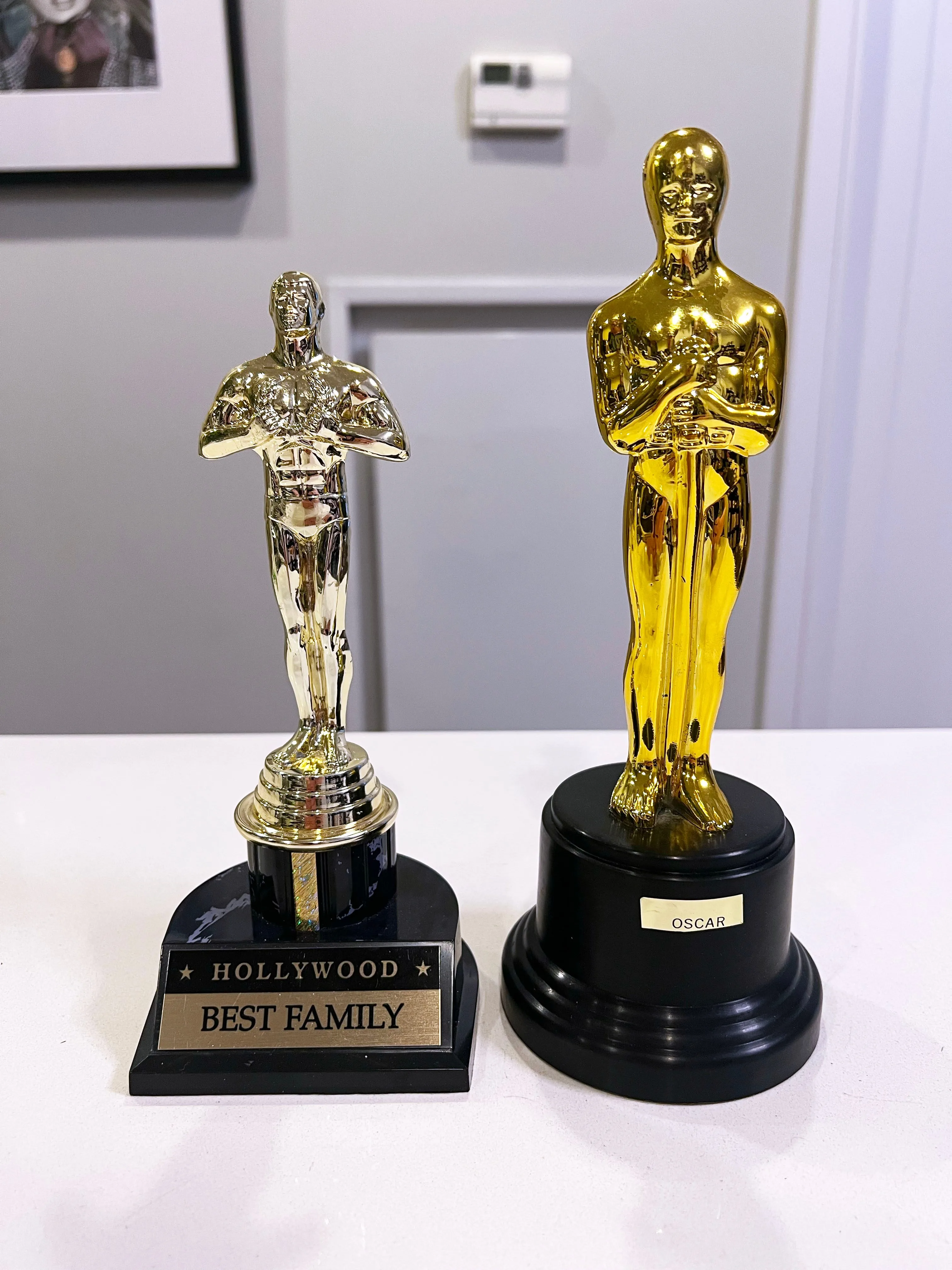 2 Oscar Statues thumbnail
