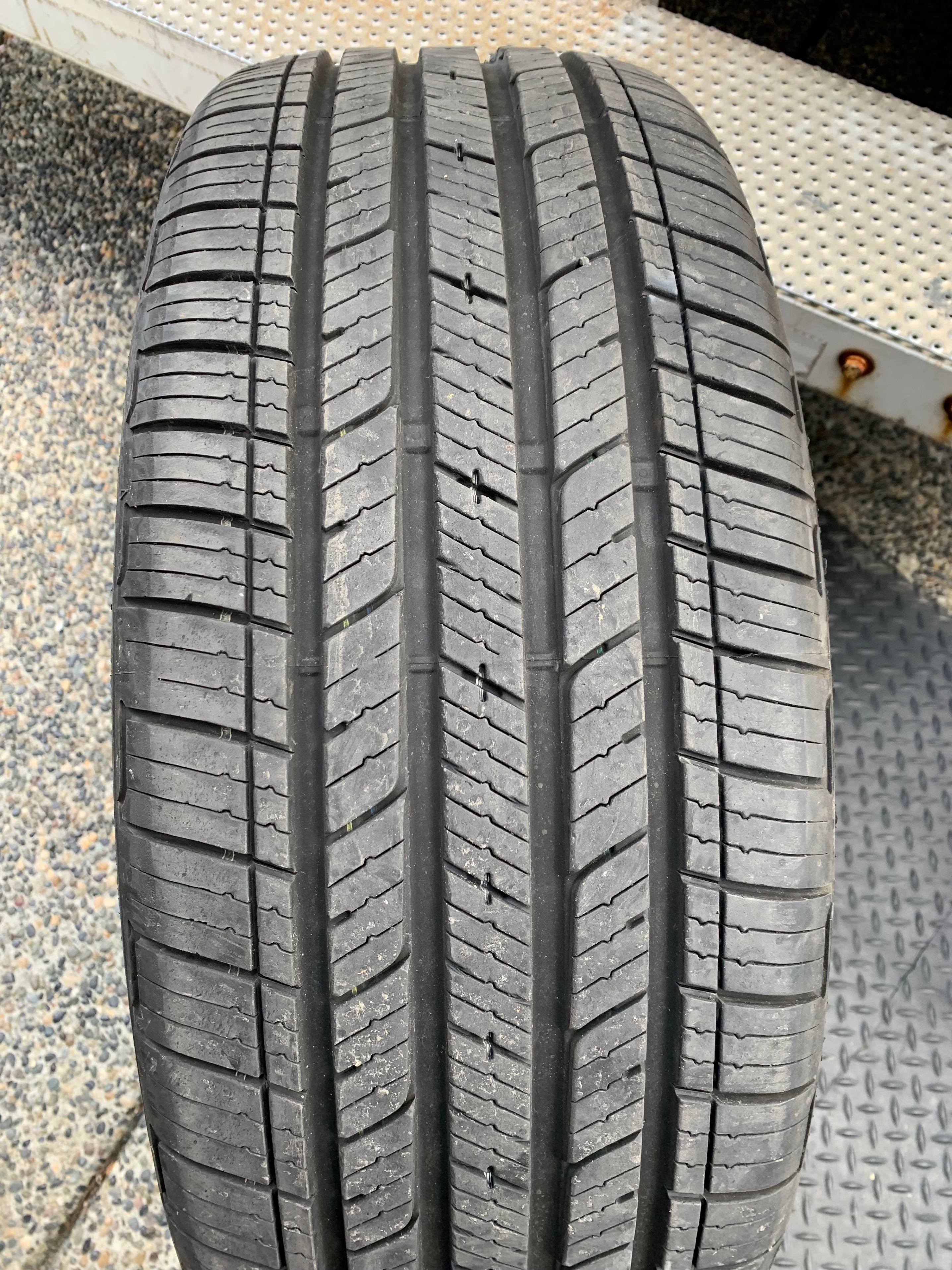 1 X single 235/55/19 M+S Bridgestone alenza Sport A/S 90% tread