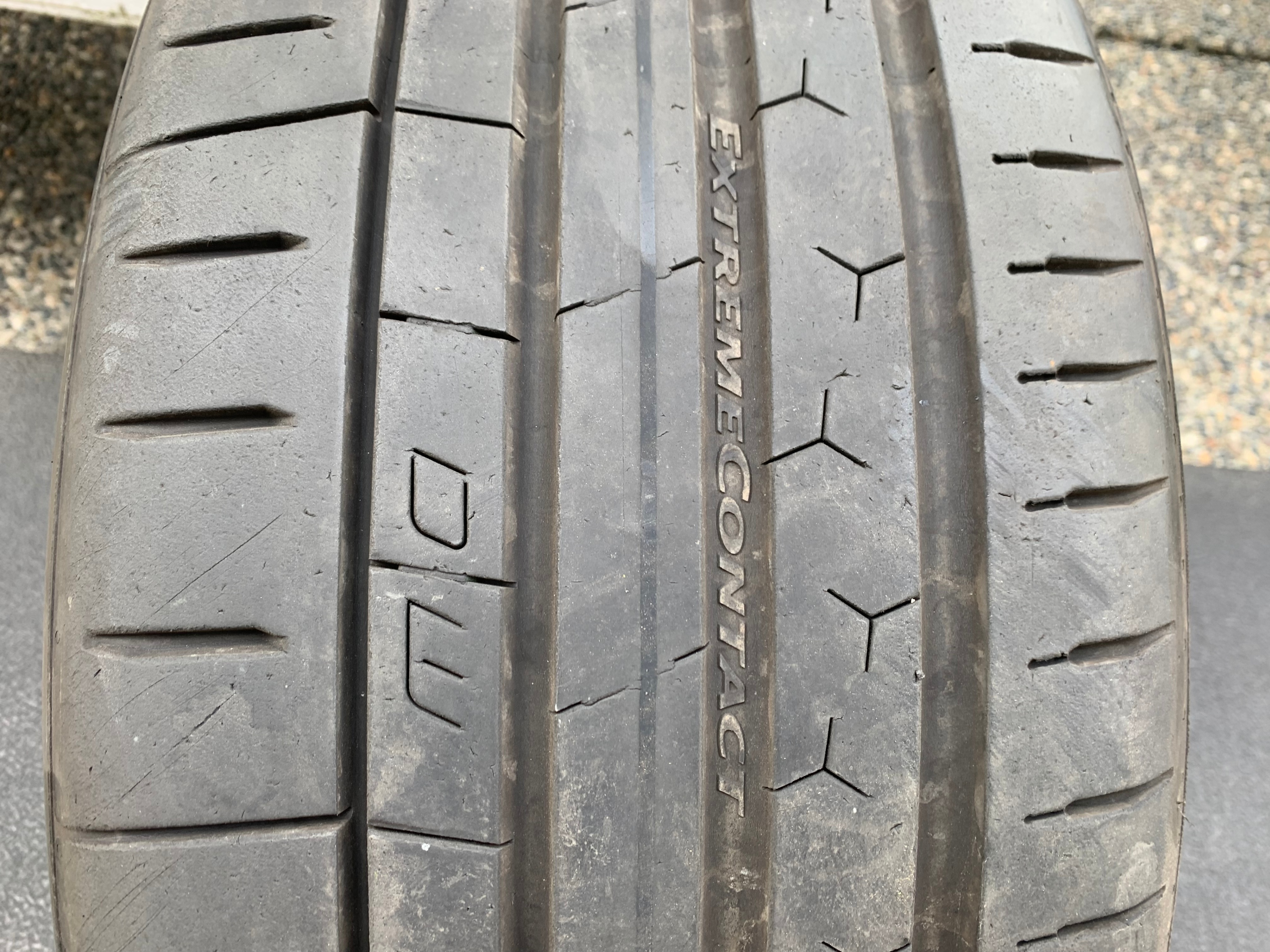 PAIR of 245/40/18 Conti Extreme contact Sport 02 good tread - photo 2