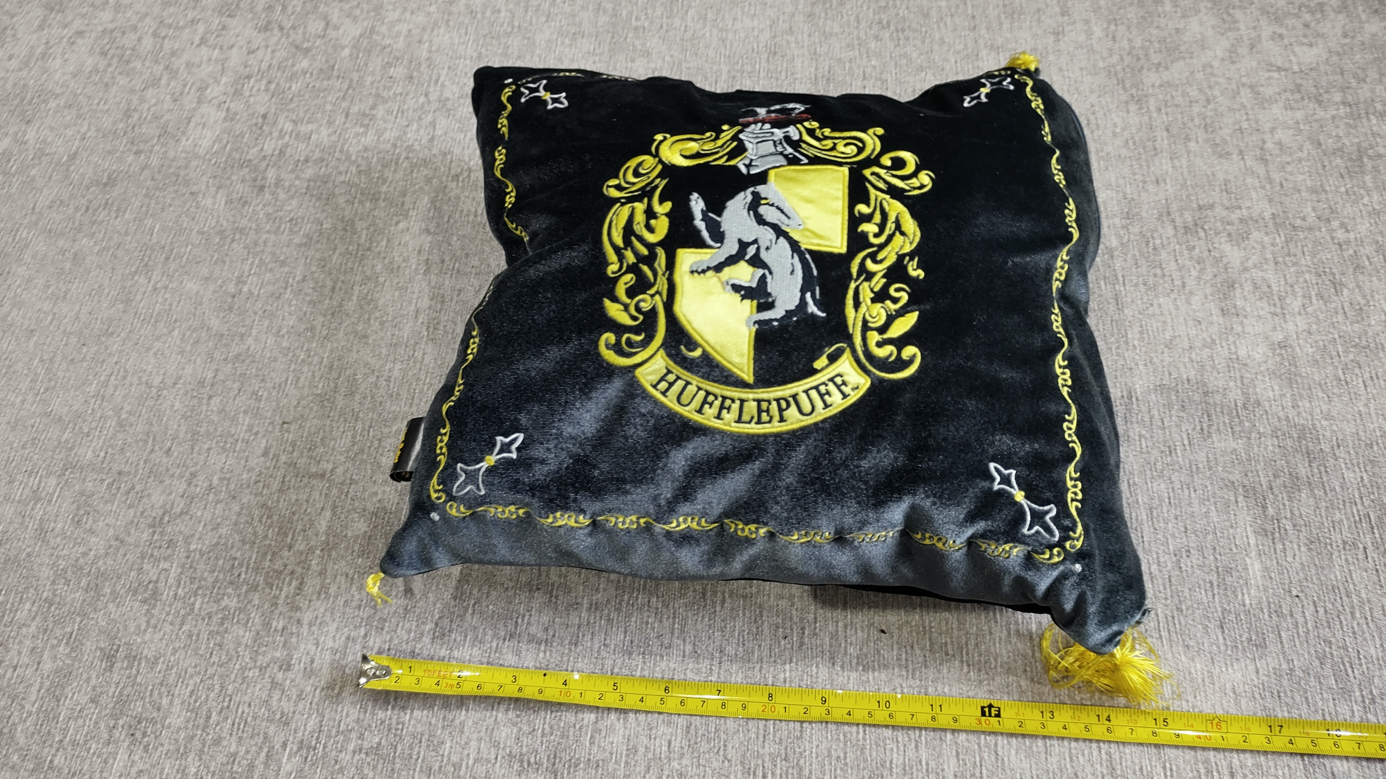 Harry Potter Hufflepuff Pillow and Badger Plushie - photo 4