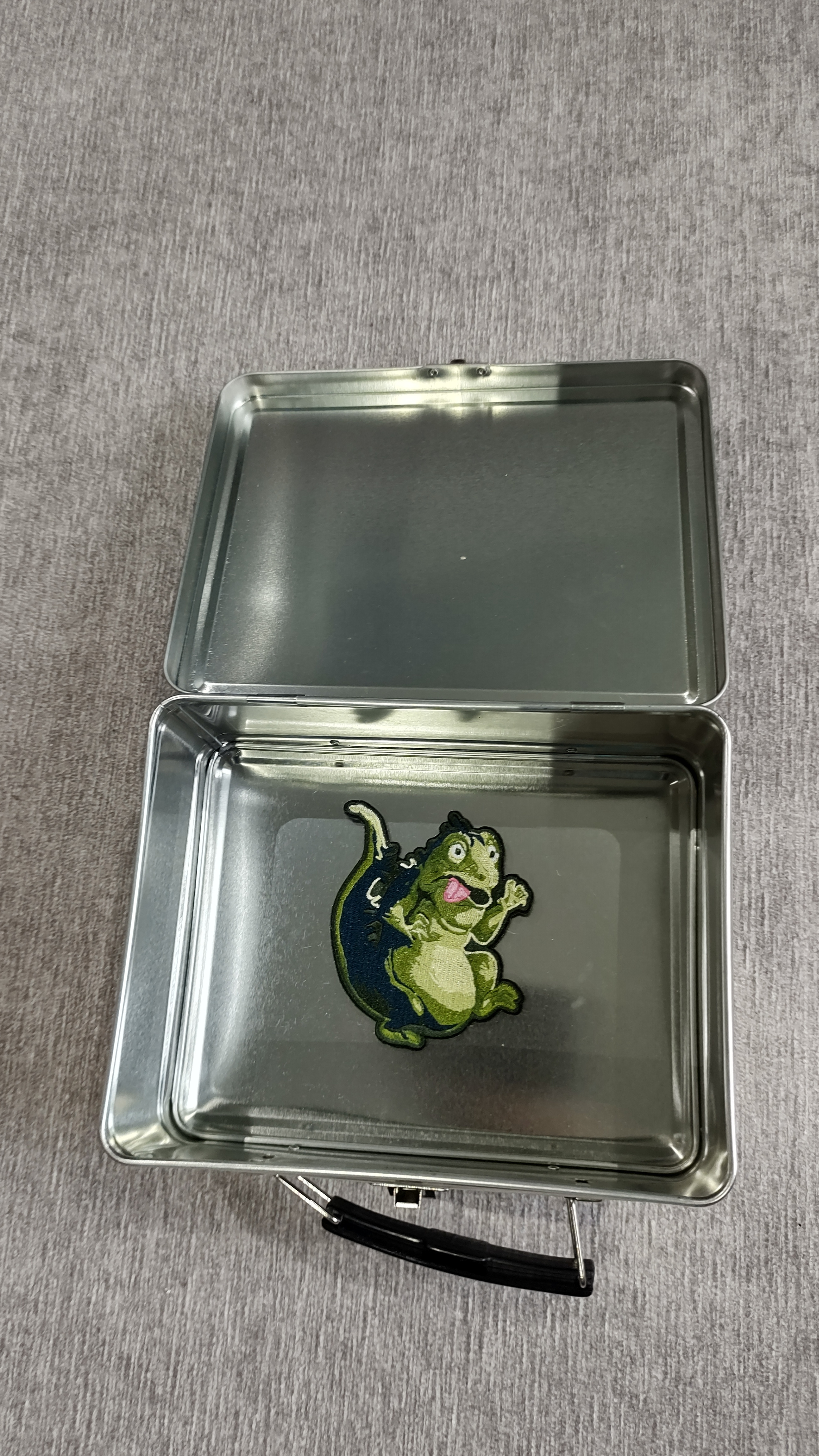 Netflix Leo Lunch Box and Patch - photo 3