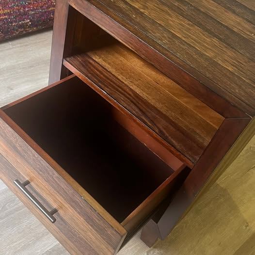 Queen size bed with a mattress + bedside cabinet - photo 3