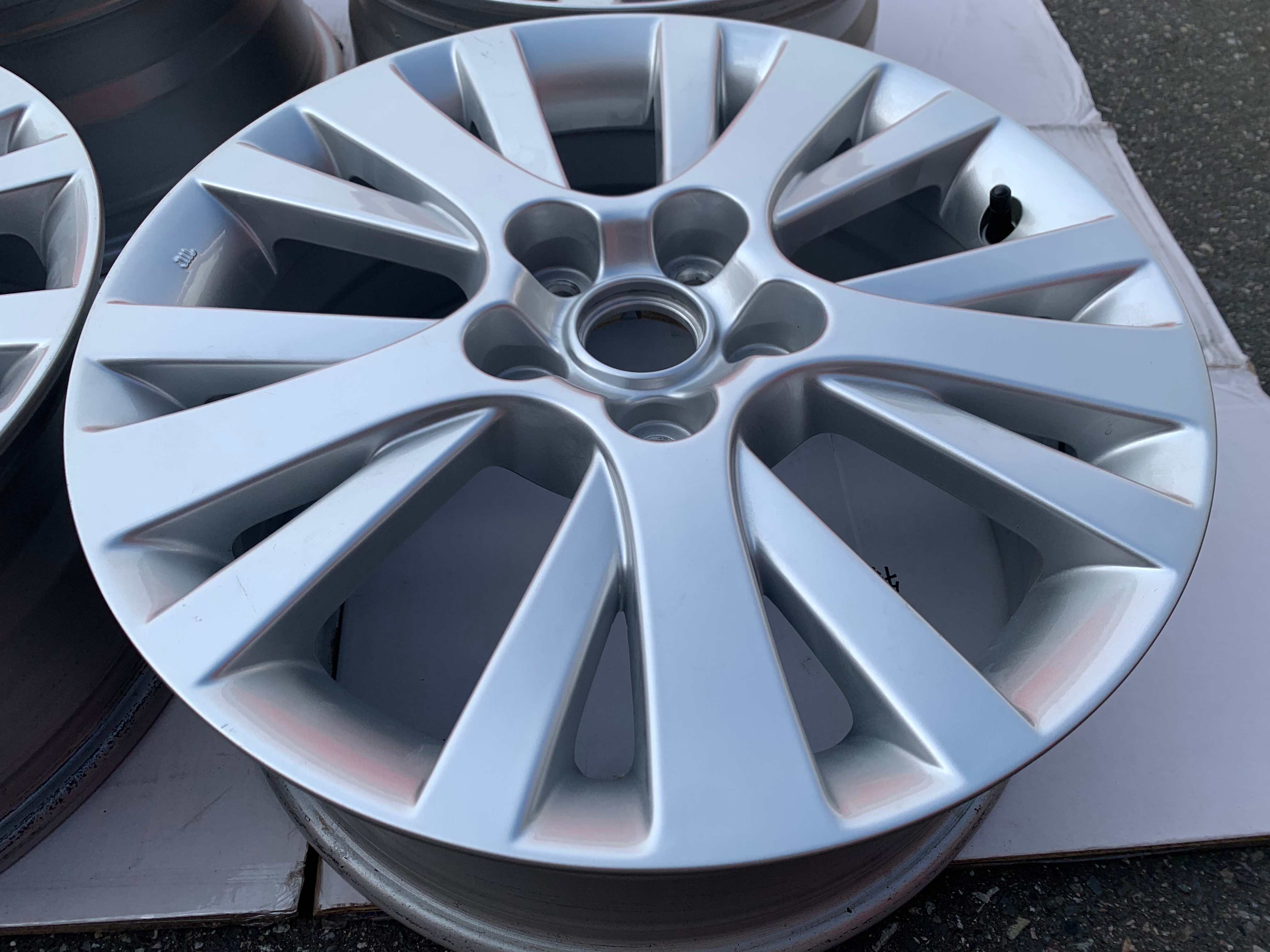 SET Of Brand New OEM factory 17X7" et55 Mazda rims as new in box - photo 5
