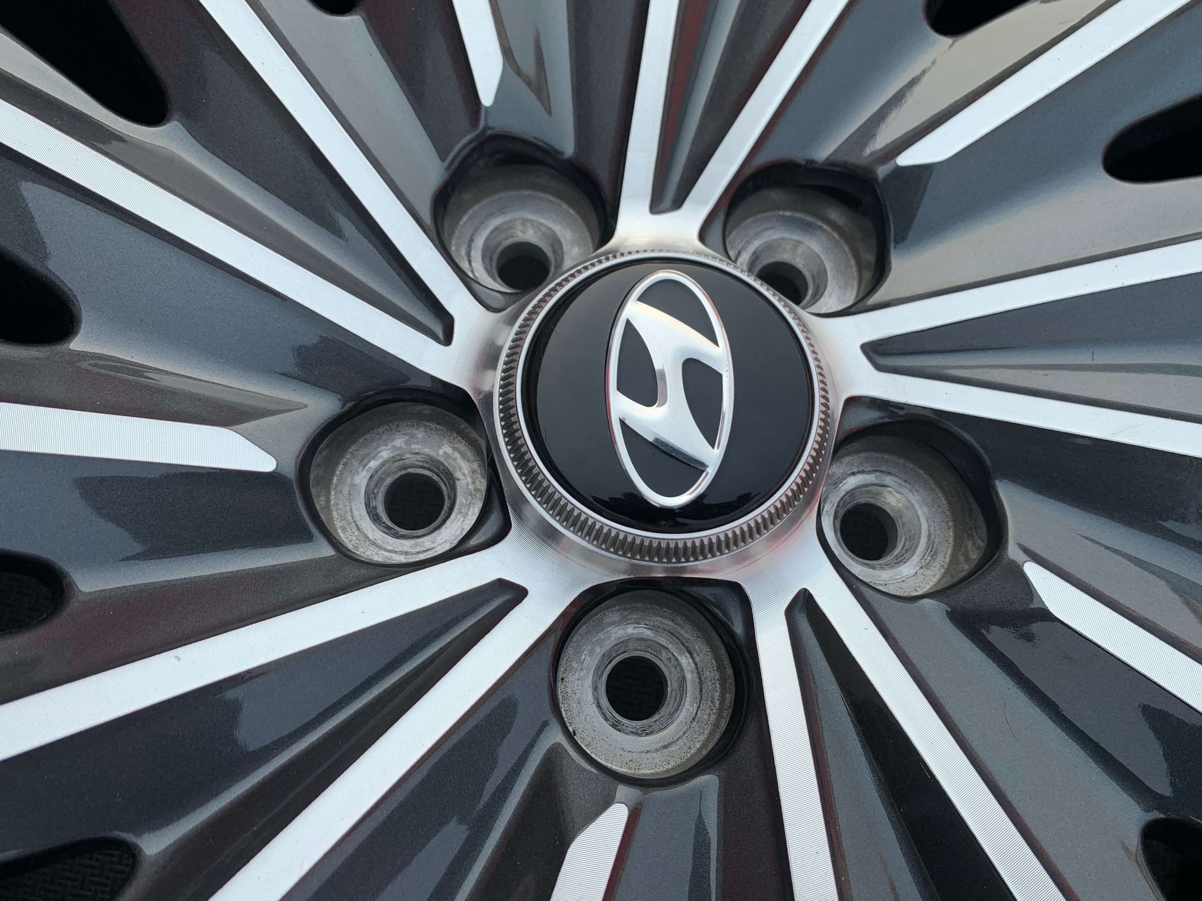 Set of 20" et49.5 Hyundai Palisade 52910-S8820 calligraphy rims - photo 3