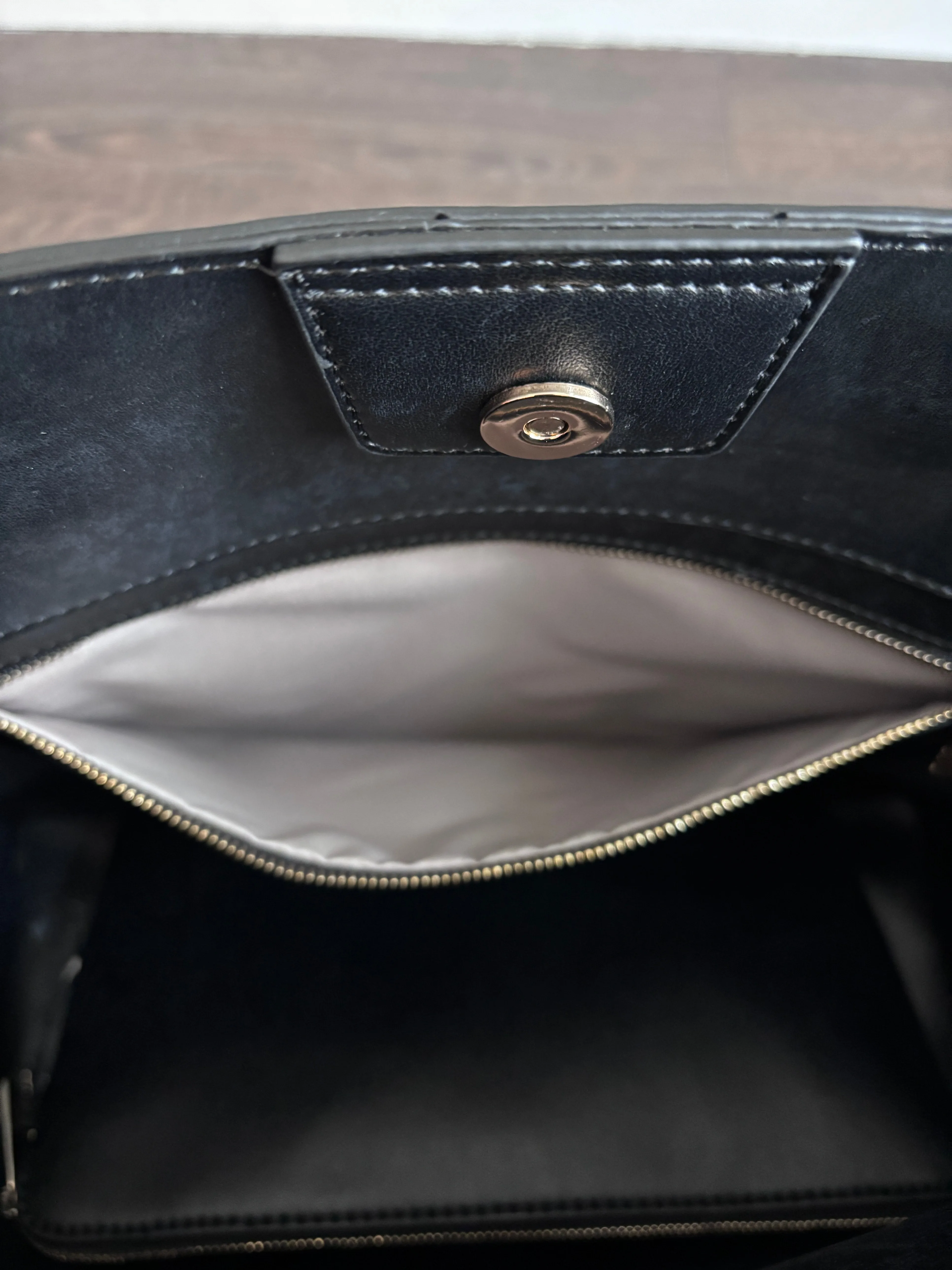 Matt and Nat Nivi Vegan Tote Bag image indicator(3)