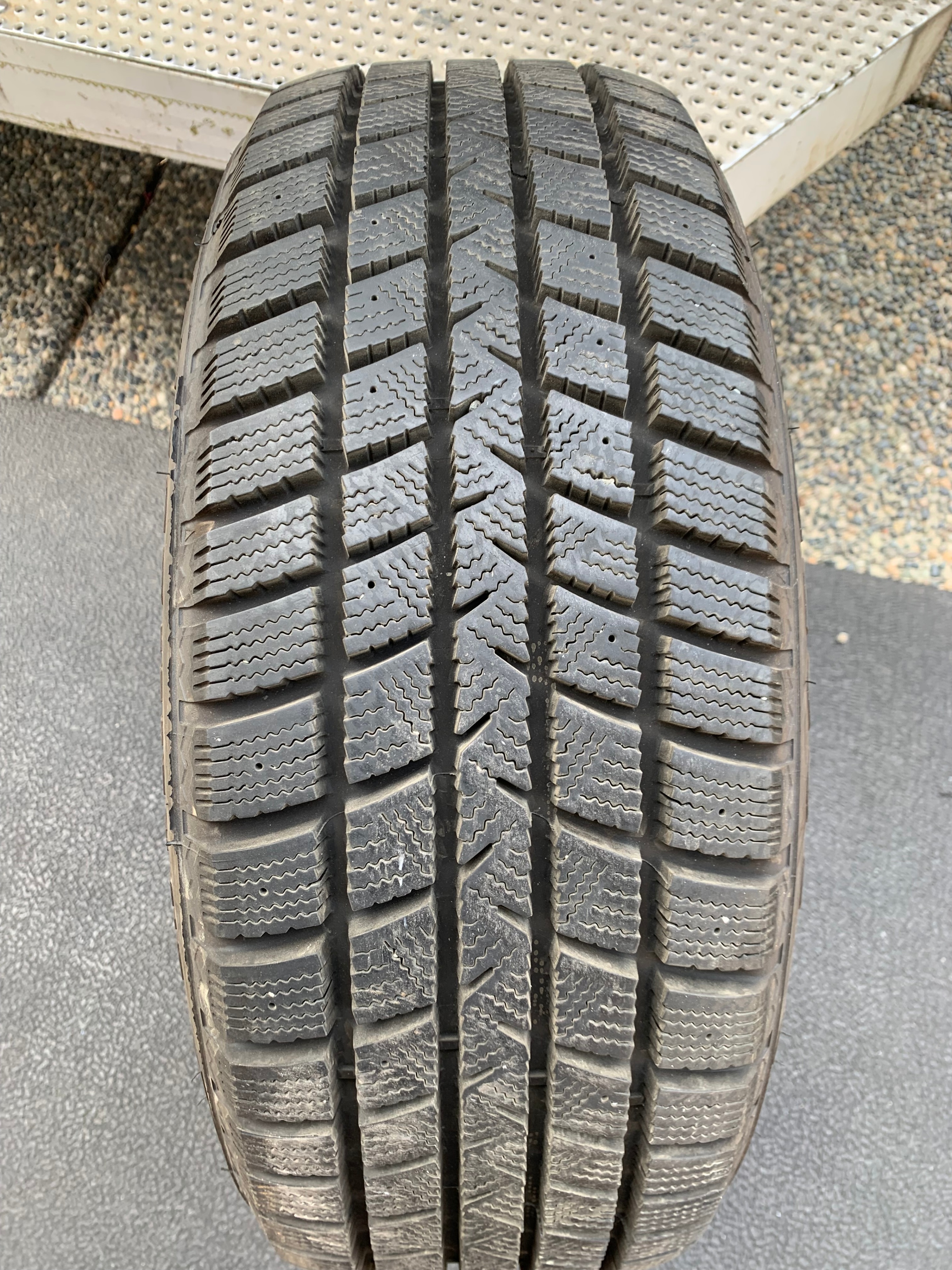 1 X single 205/55/16 94T M+S Goodyear Winter Command like NEW