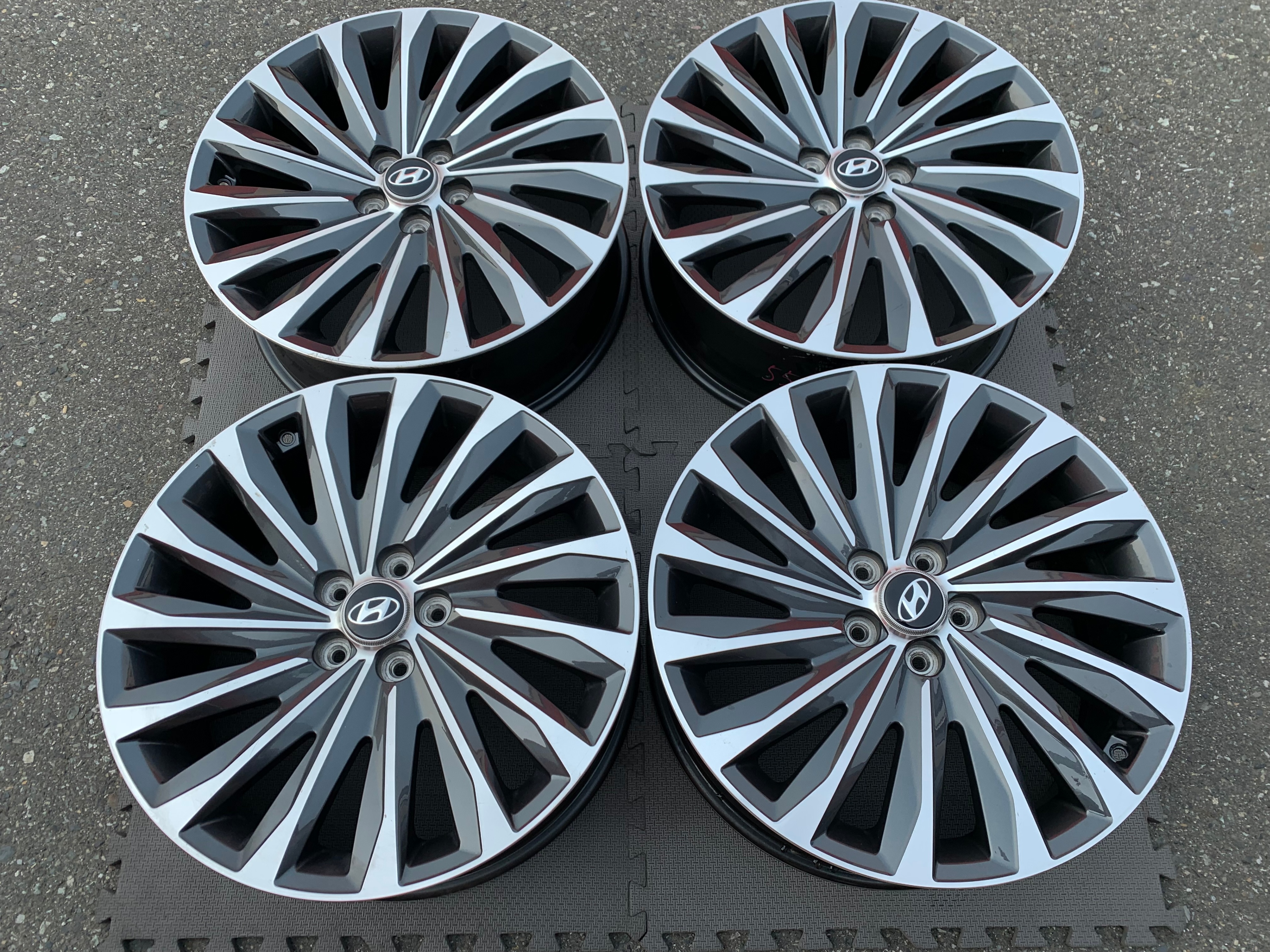 Set of 20" et49.5 Hyundai Palisade 52910-S8820 calligraphy rims