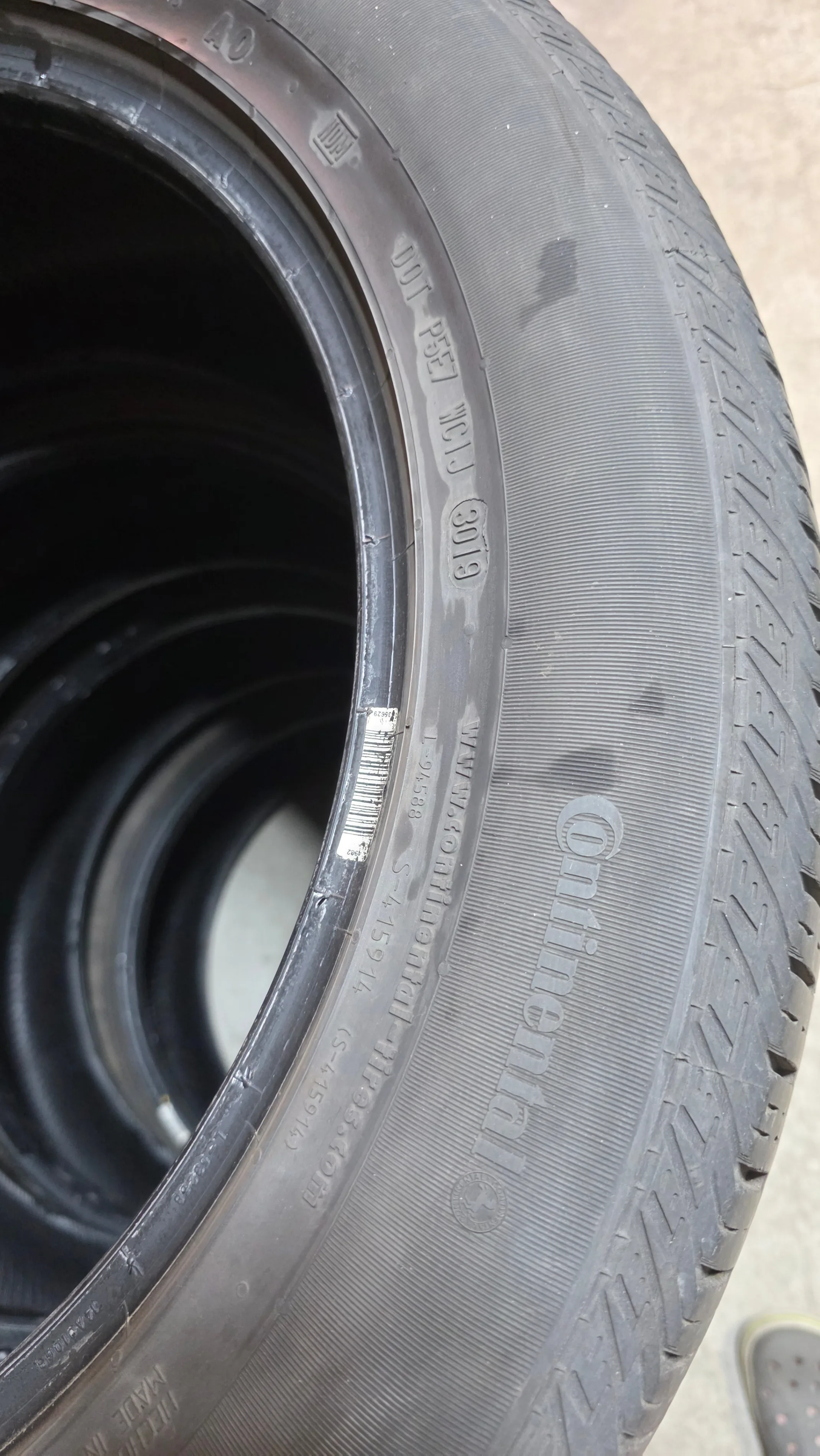 235/55/19 Continental all season tires image indicator(3)