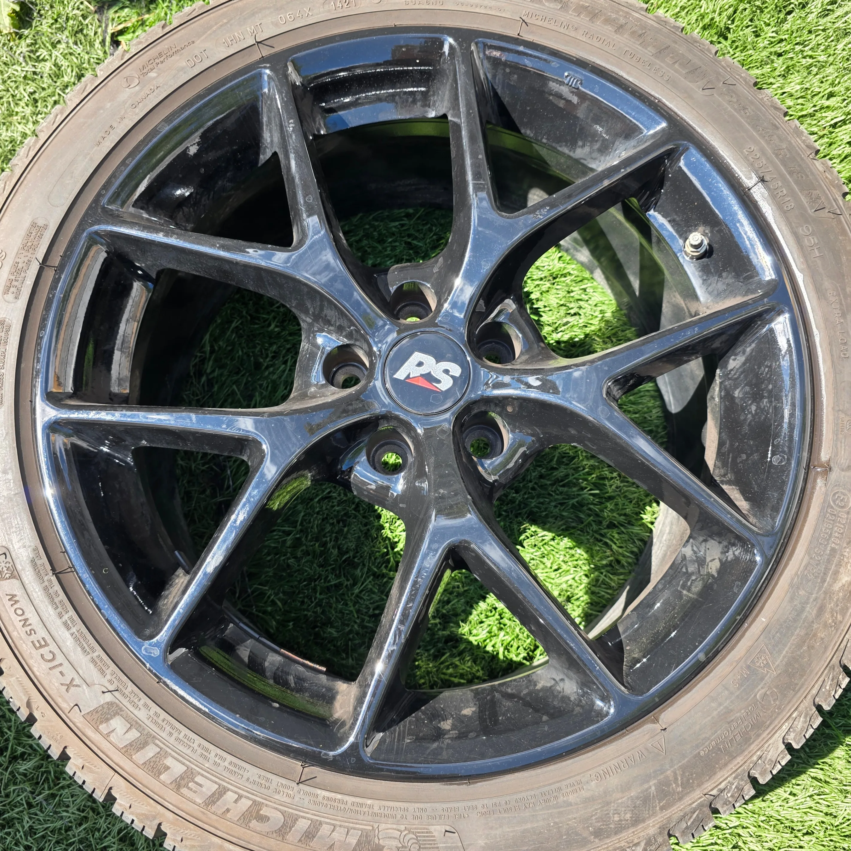 225/45/18 Michelin winter tires 90% tread with RS alloy 5x112 image indicator(5)