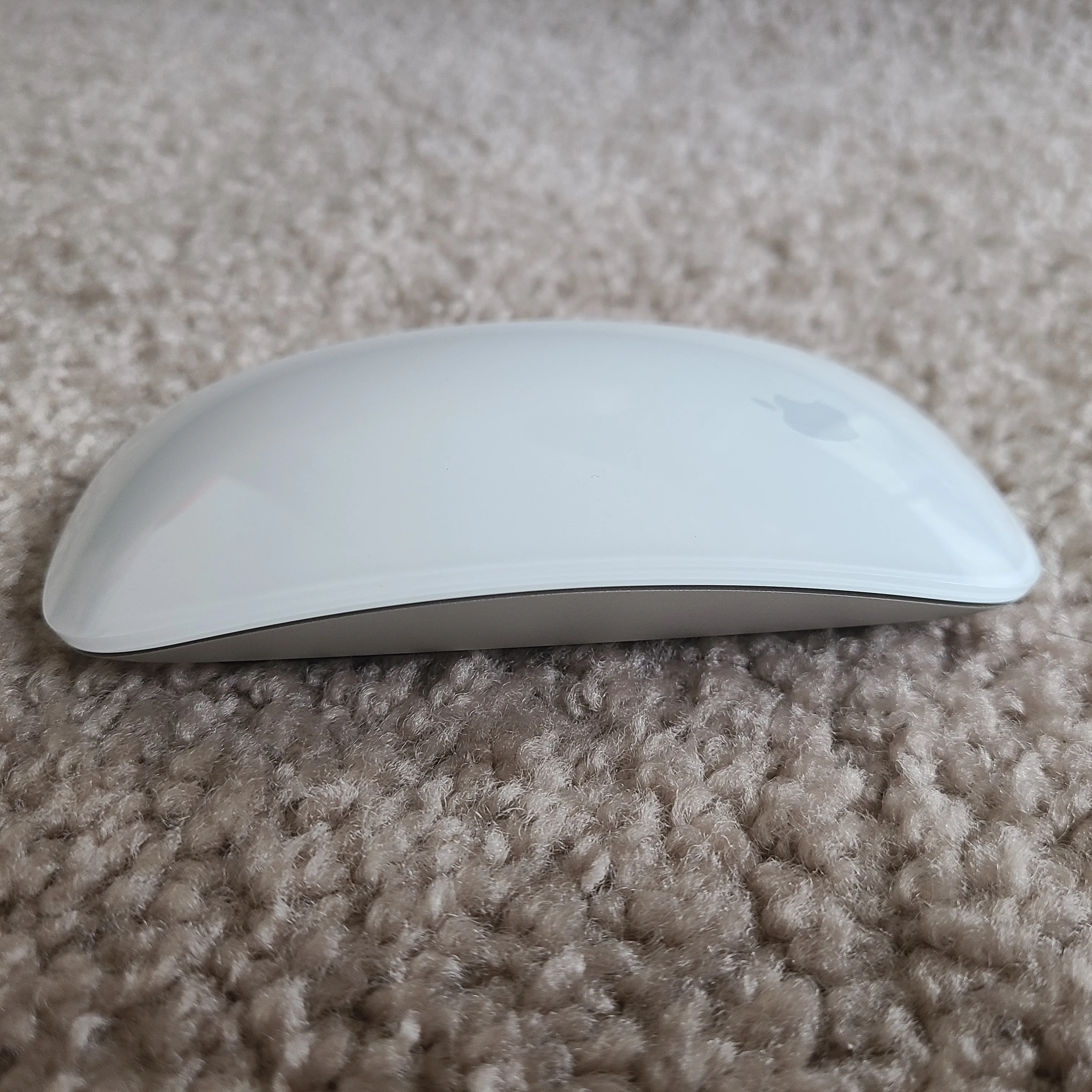 Apple Magic Mouse A1296 Wireless Bluetooth Mouse - White/Silver image indicator(3)