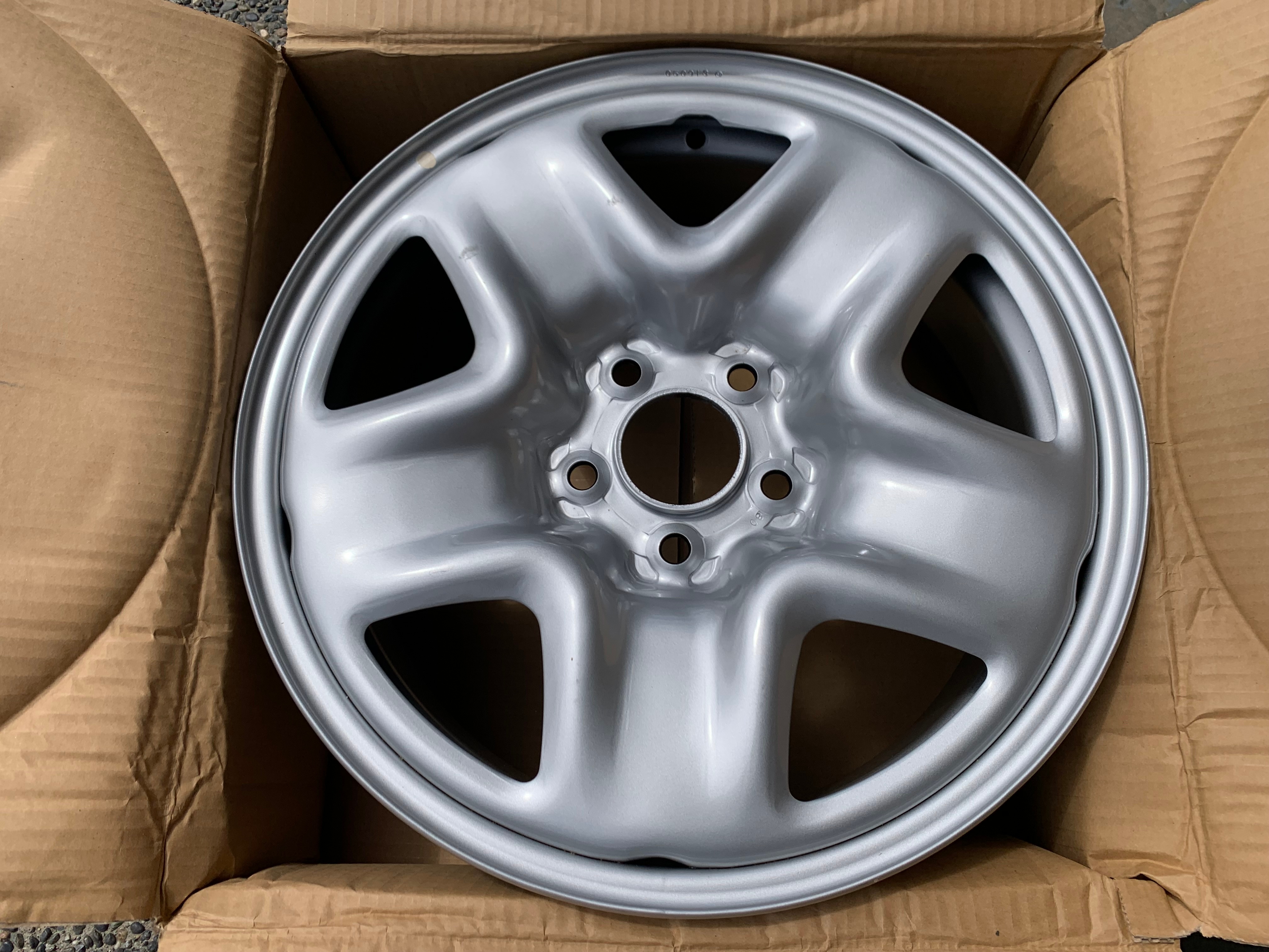 Set of Brand New OEM factory 17X7" et50 Silver rims Mazda CX5