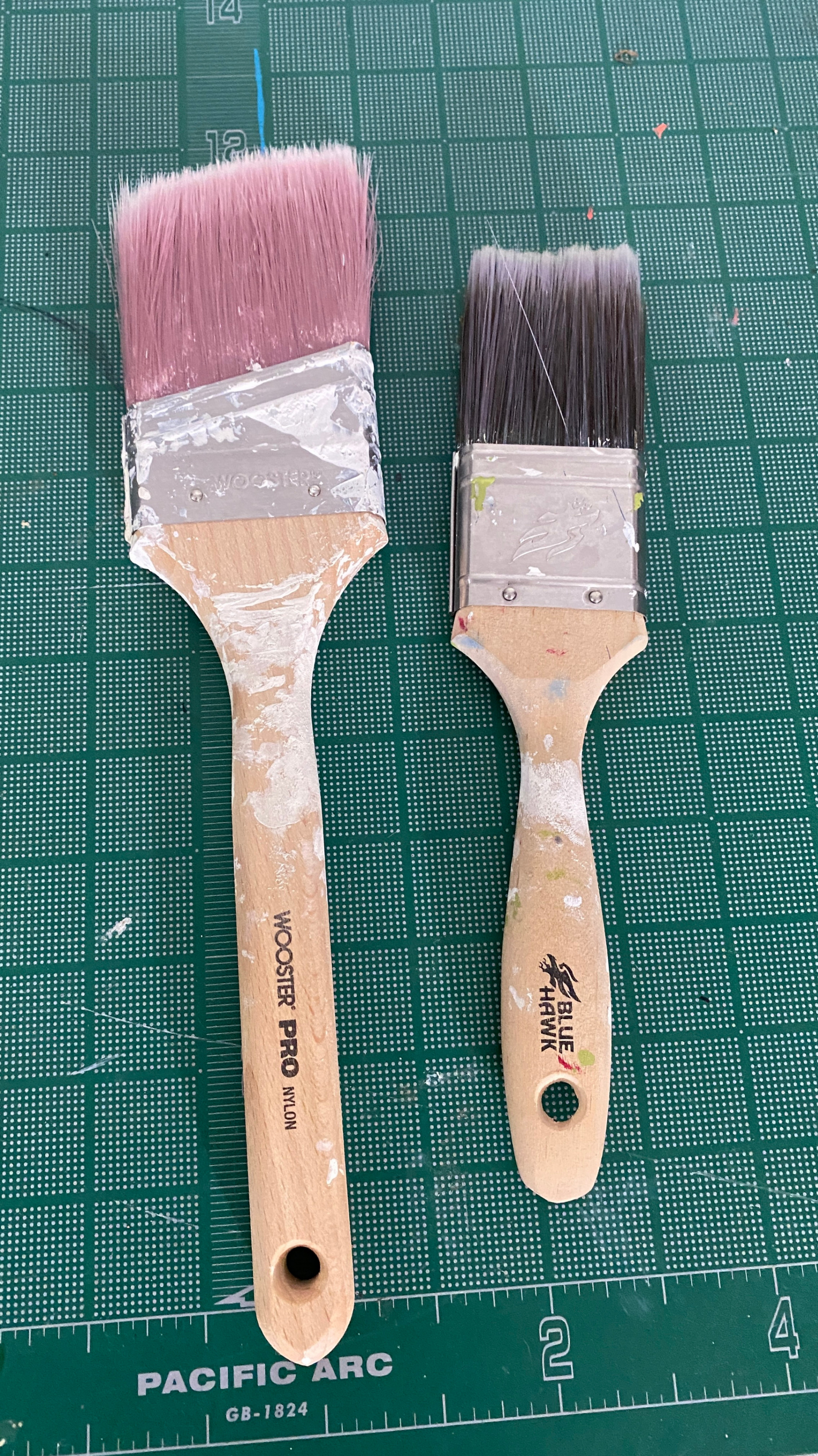 2 paint brushes - photo 2