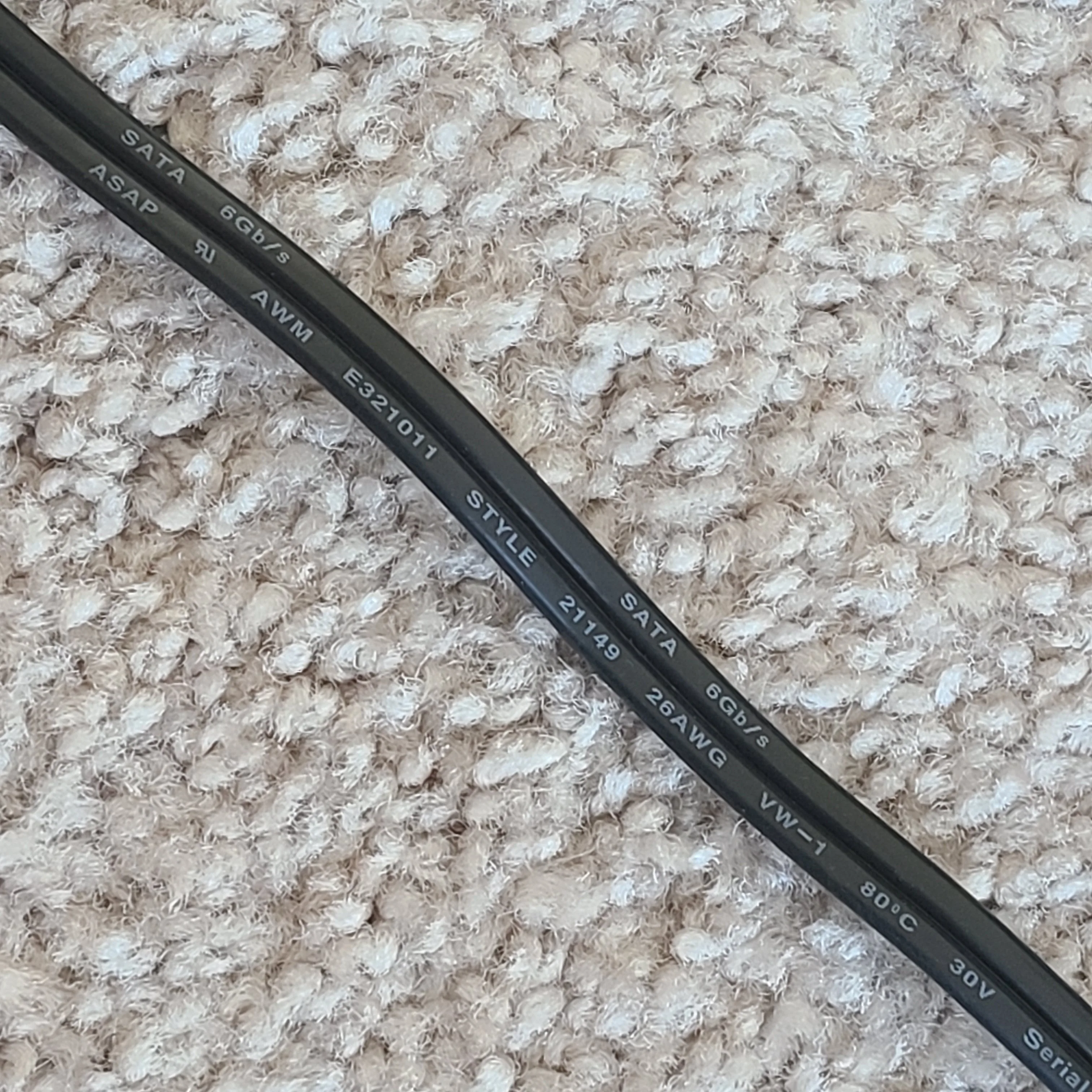 Original Asus SATA III 6.0GB/s cable with latch image indicator(6)