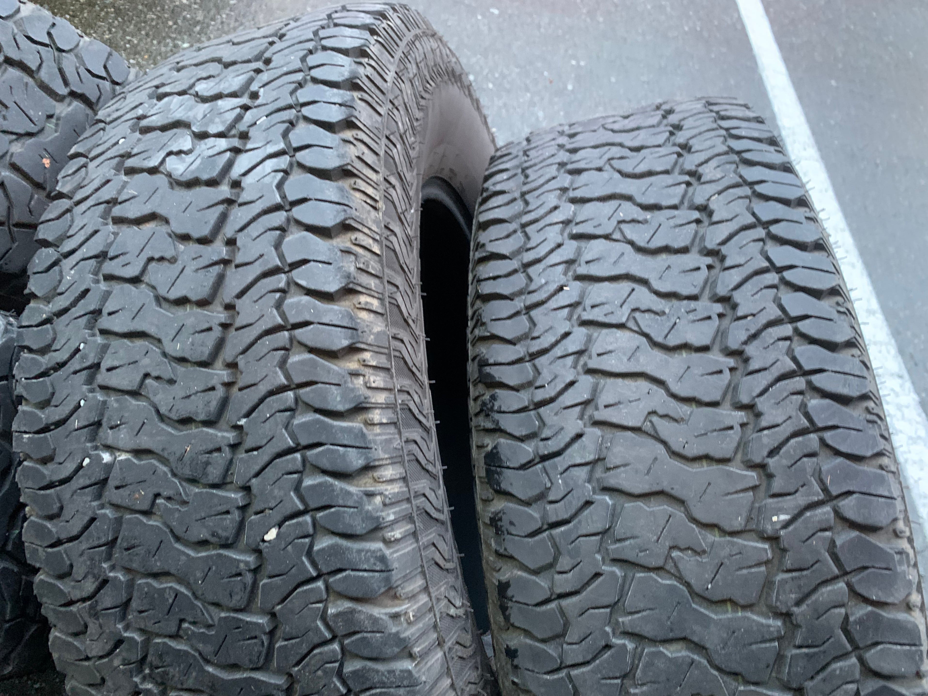 SET of 265/70/17 M+S 113T Kumho Road Venture AT51 with 50% tread - photo 5
