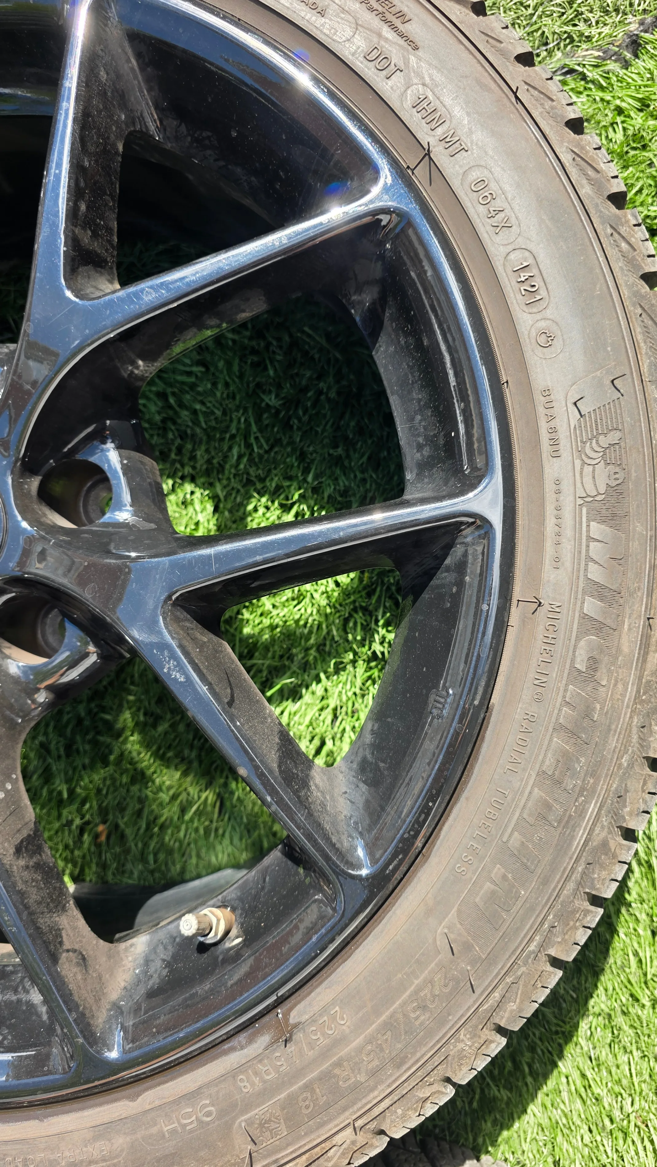 225/45/18 Michelin winter tires 90% tread with RS alloy 5x112 image indicator(6)