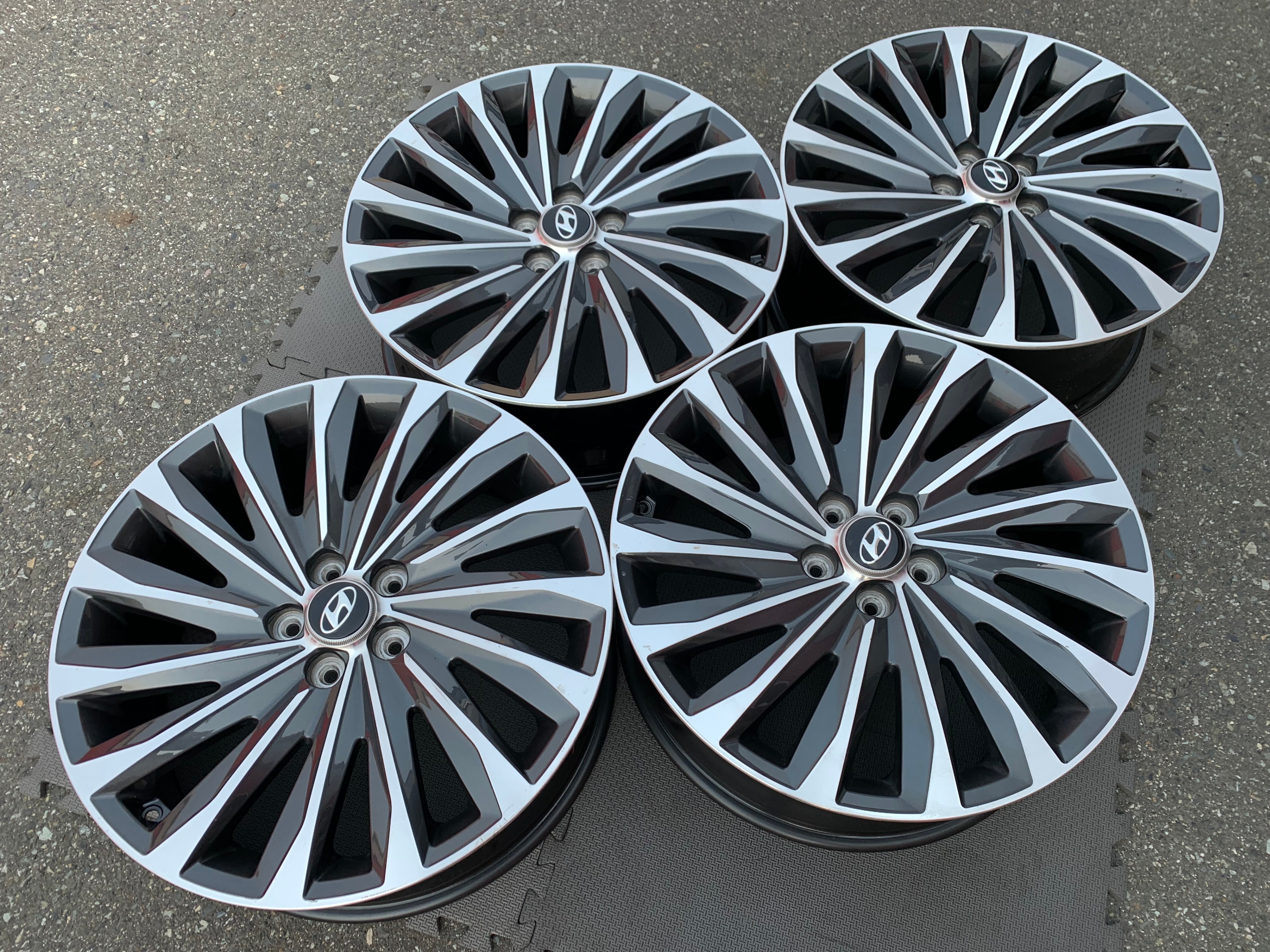 Set of 20" et49.5 Hyundai Palisade 52910-S8820 calligraphy rims - photo 5