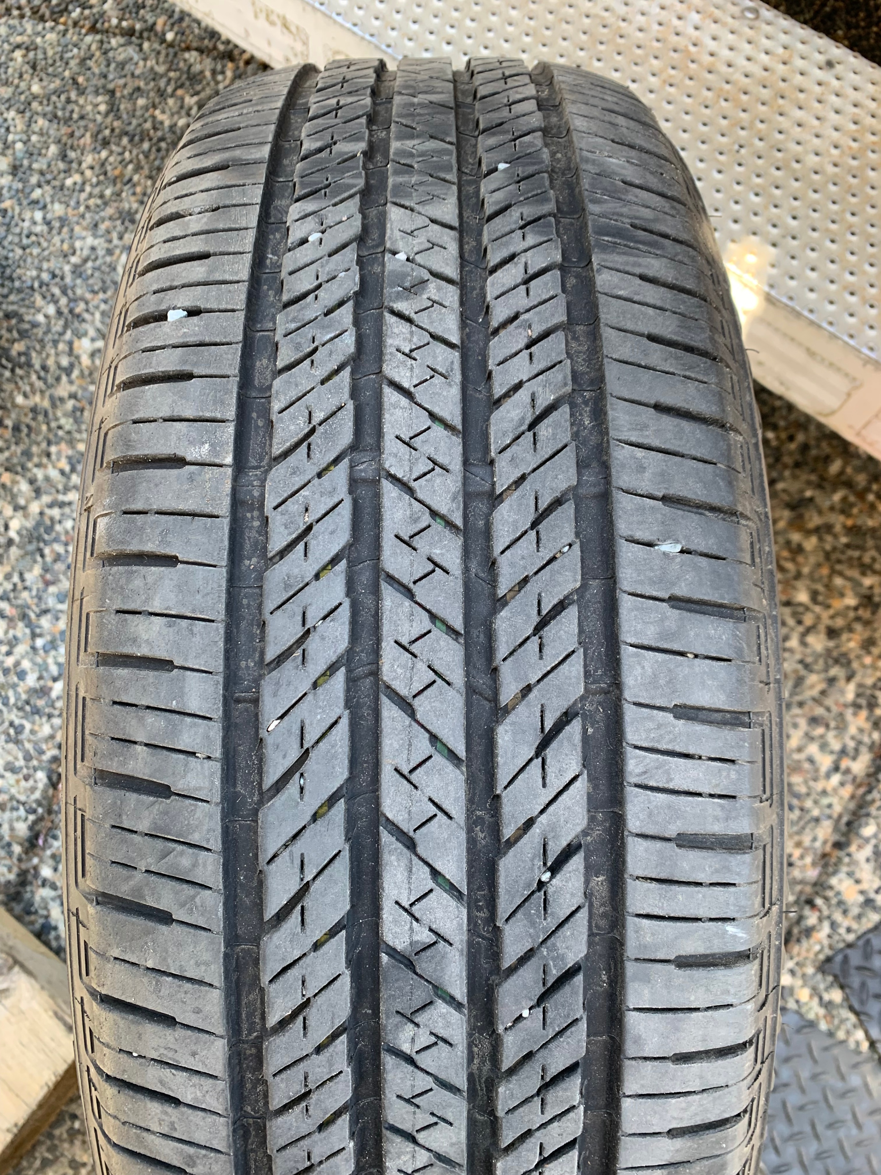 1 x single 235/60/18 RFT Bridgestone Alenza A/S 02 70% tread