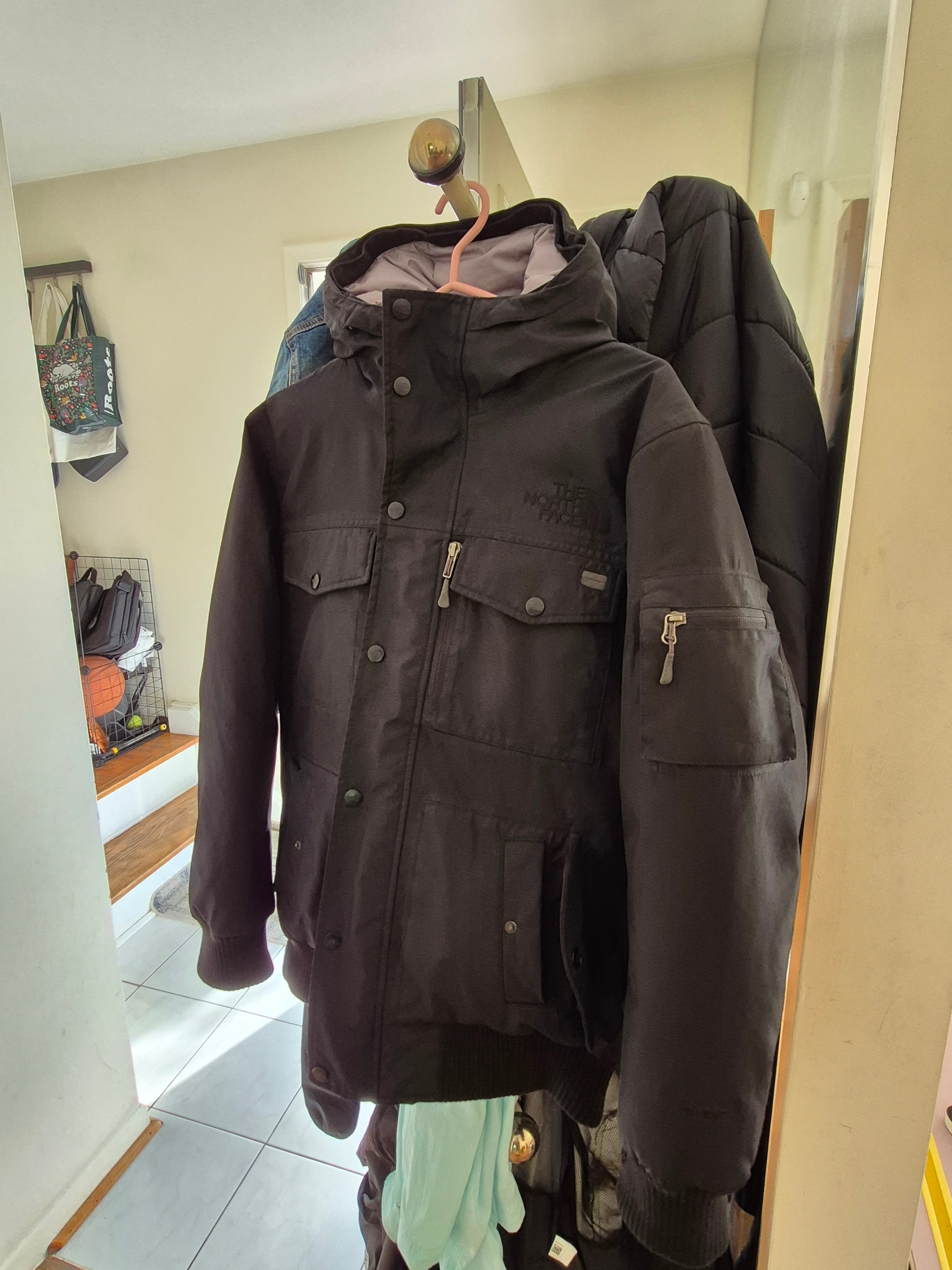 North Face Men's Winter Jacket (Small Size) - photo 3