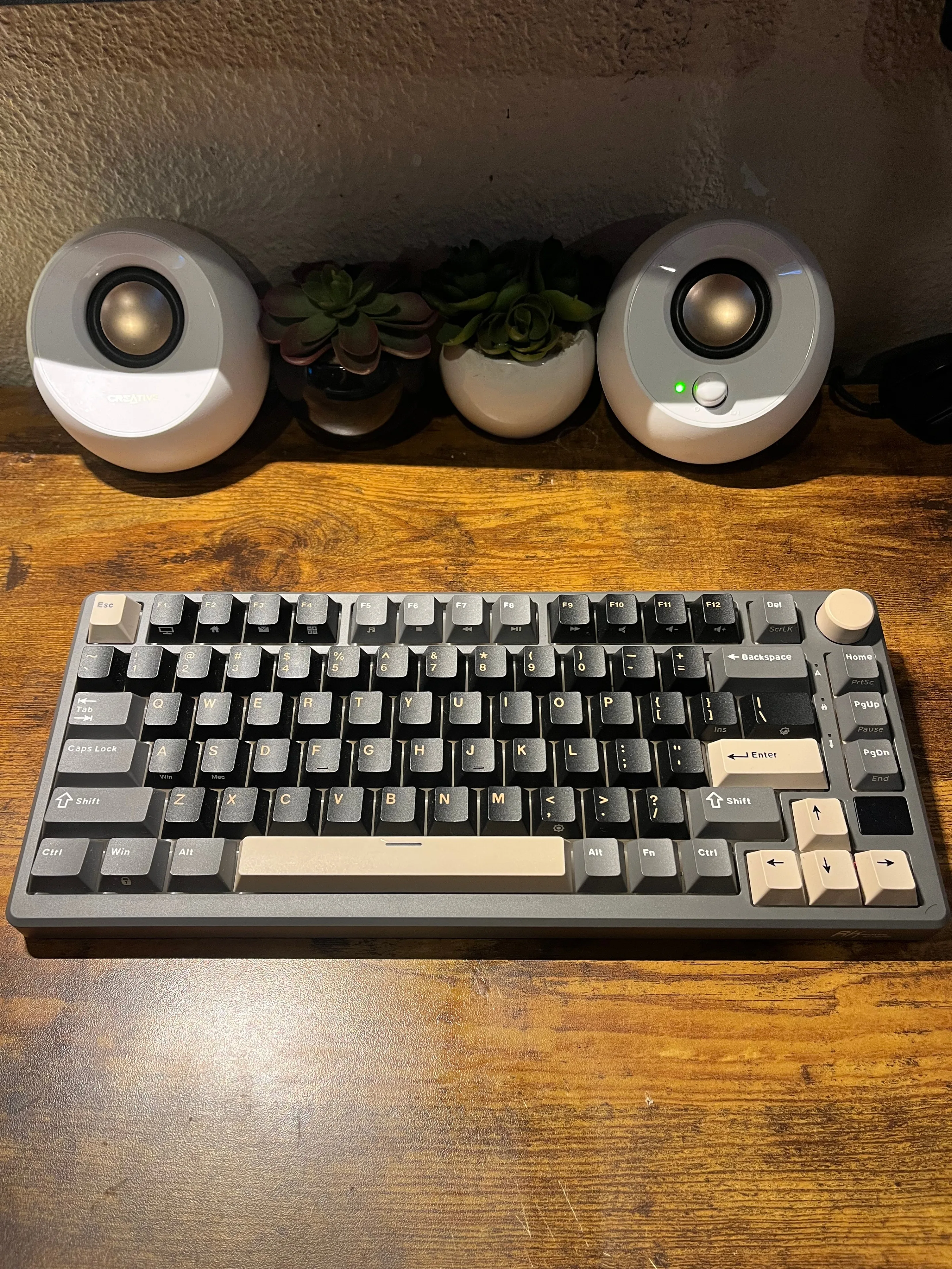 (NEW) Royal Kludge M75 75% Wireless Gaming Keyboard thumbnail