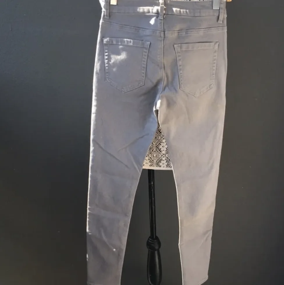 3 Pairs - Size 27 - Forever 21 Skinny Jeans image indicator(7)