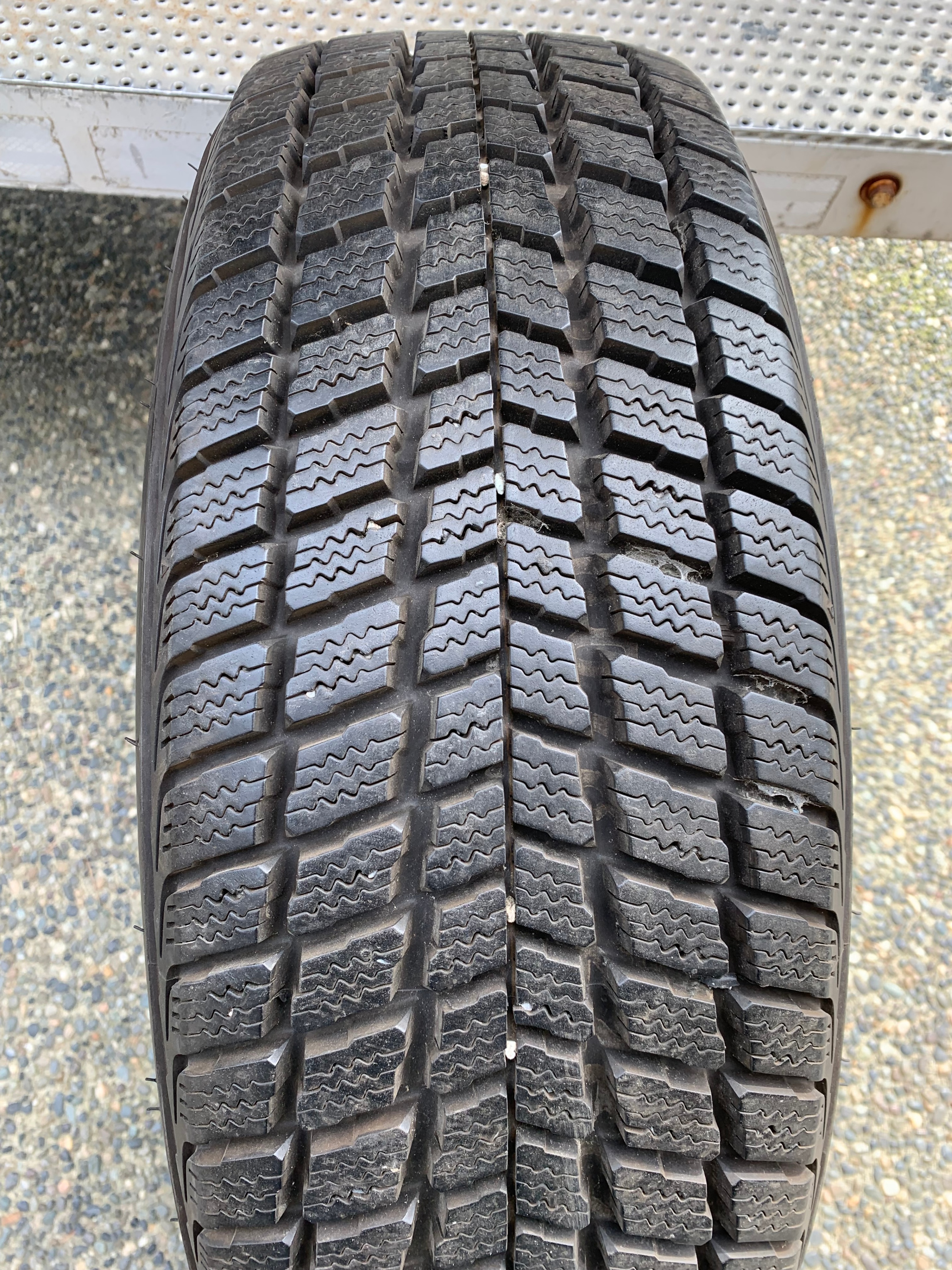 1 X single 215/65/16 98H M+S Nexen Winguard SUV like new