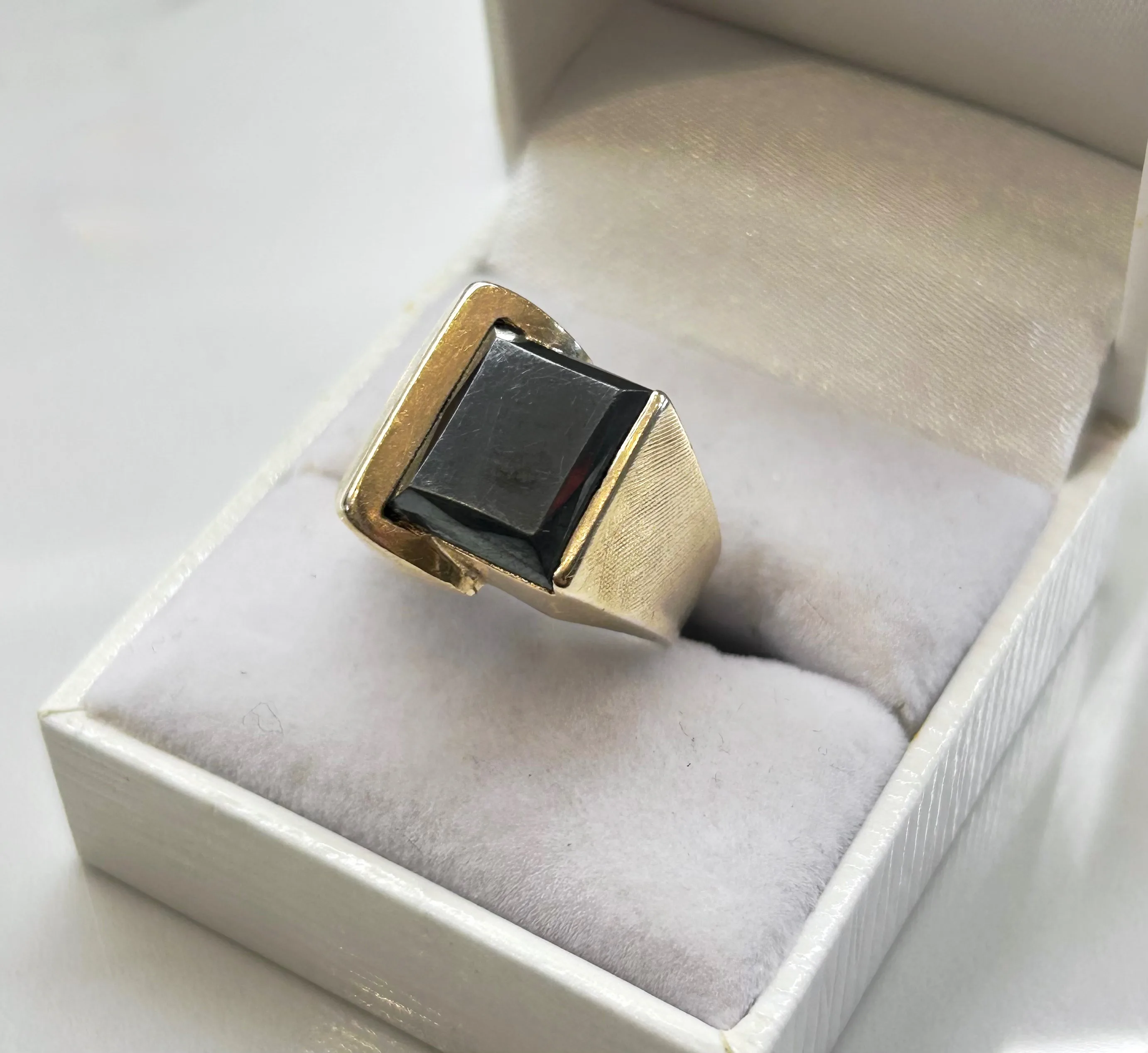 10K Yellow Gold Ring With Black Gemstone thumbnail