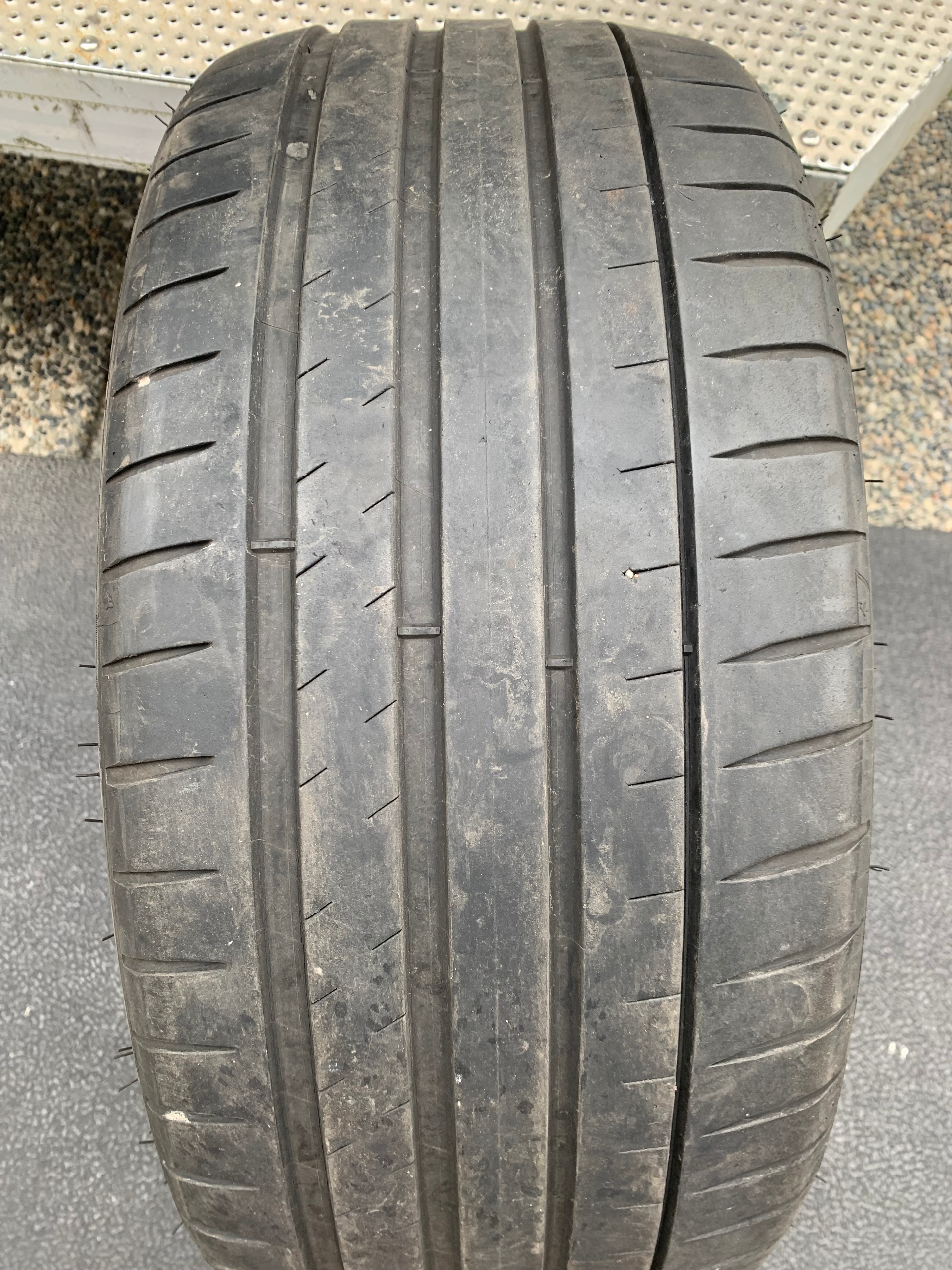 1 X single 245/40/19 Michelin Pilot Sport 4S MO1 with 65% tread