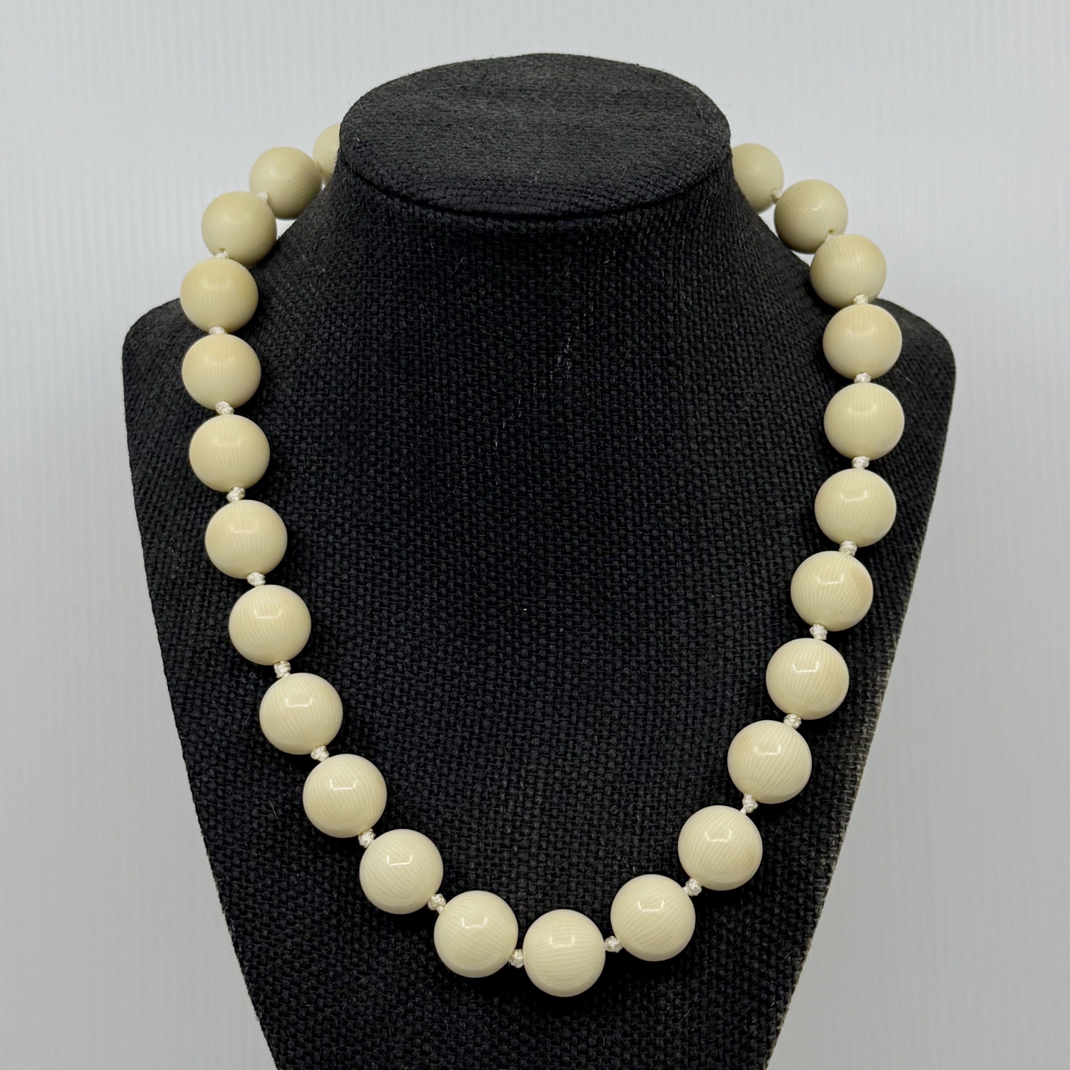 Vintage Les Bernard French ivory Celluloid bead necklace - GM179 - photo 2
