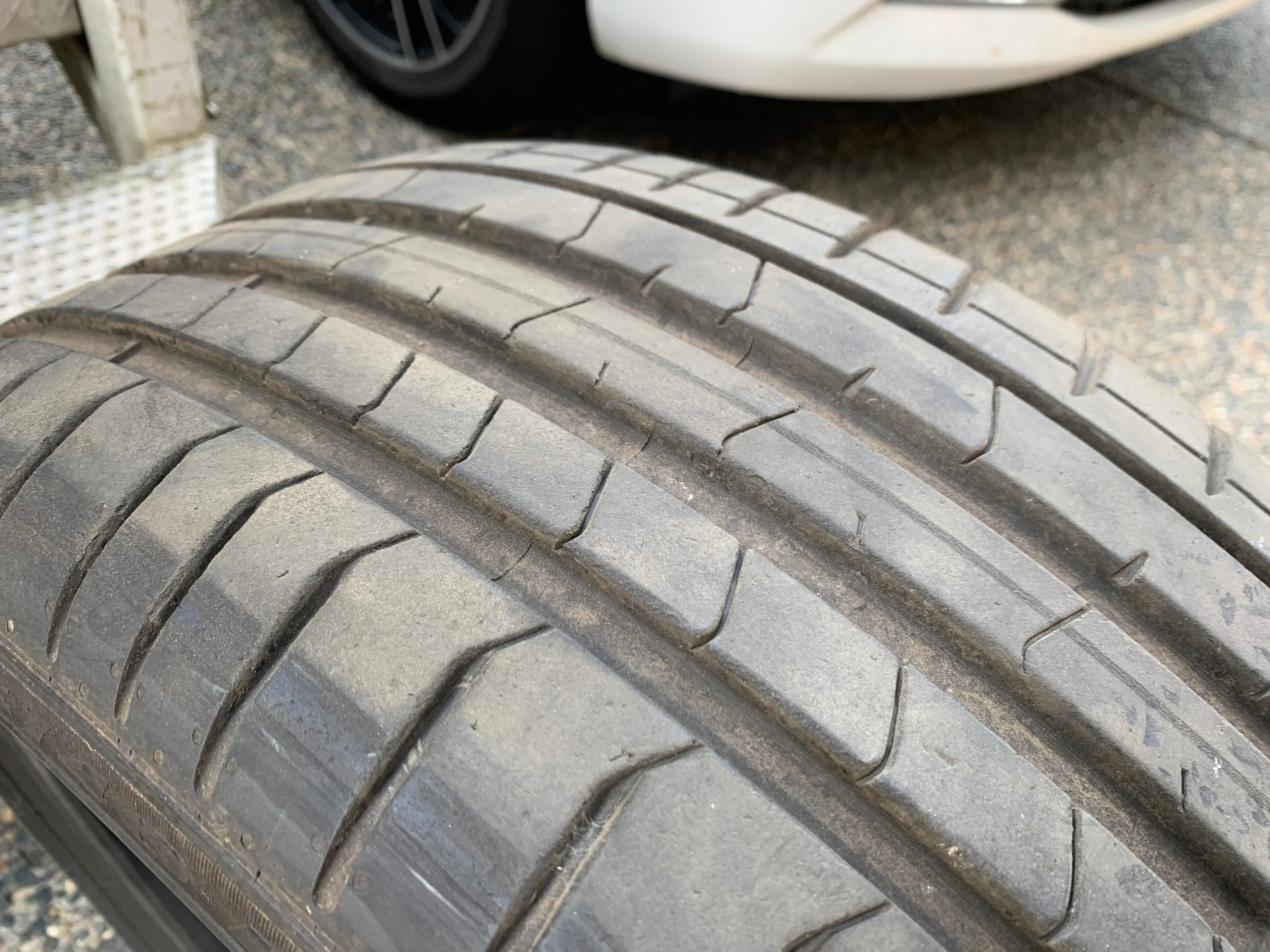 PAIR of 225/40/19 93Y Pirelli Pzero Pz4 MOE RFT with 90% tread - photo 4
