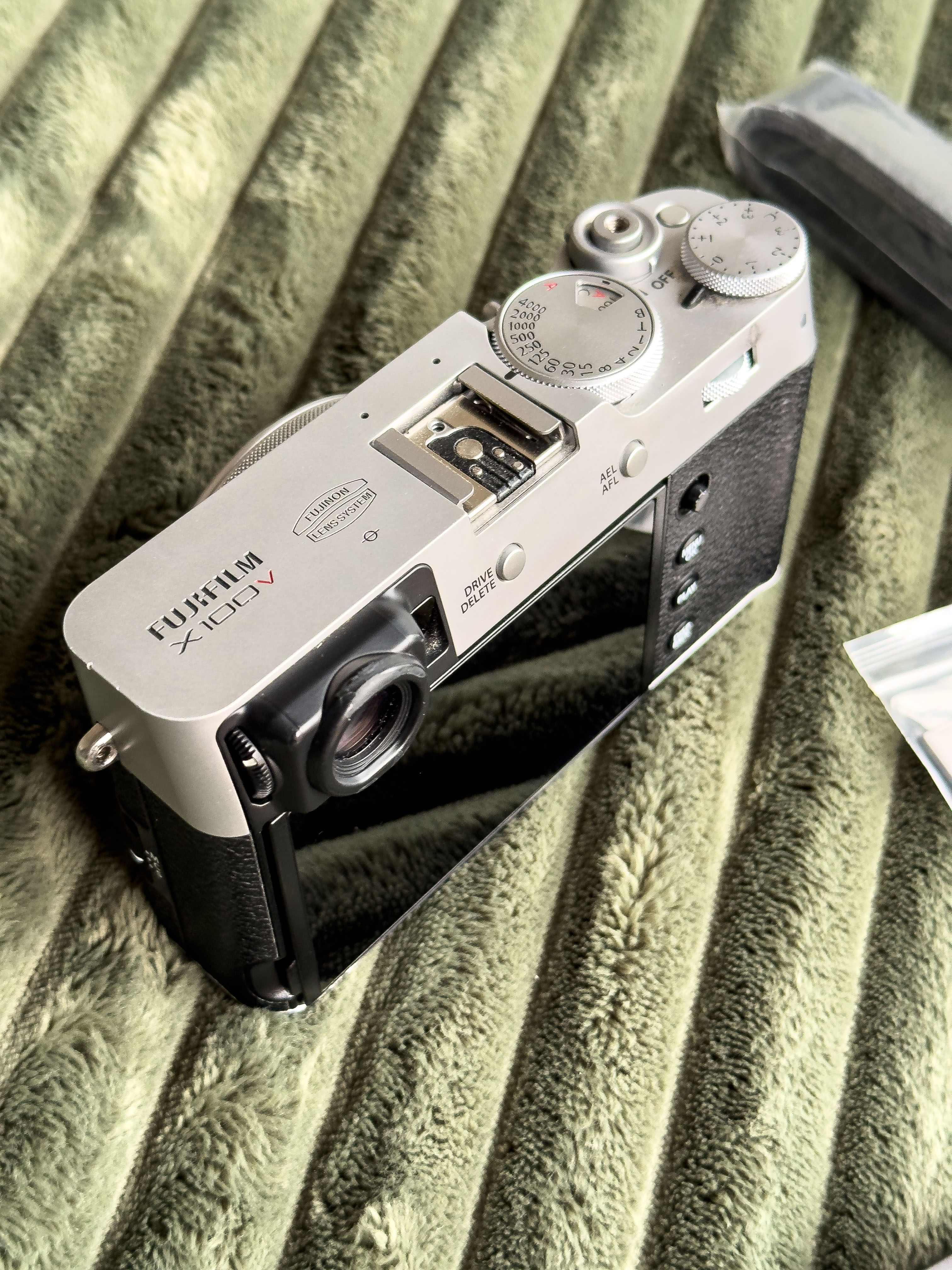 Fuji X100V, Silver, Lens Hood, Waterproof Kit, Thumb Grip, etc. - photo 4