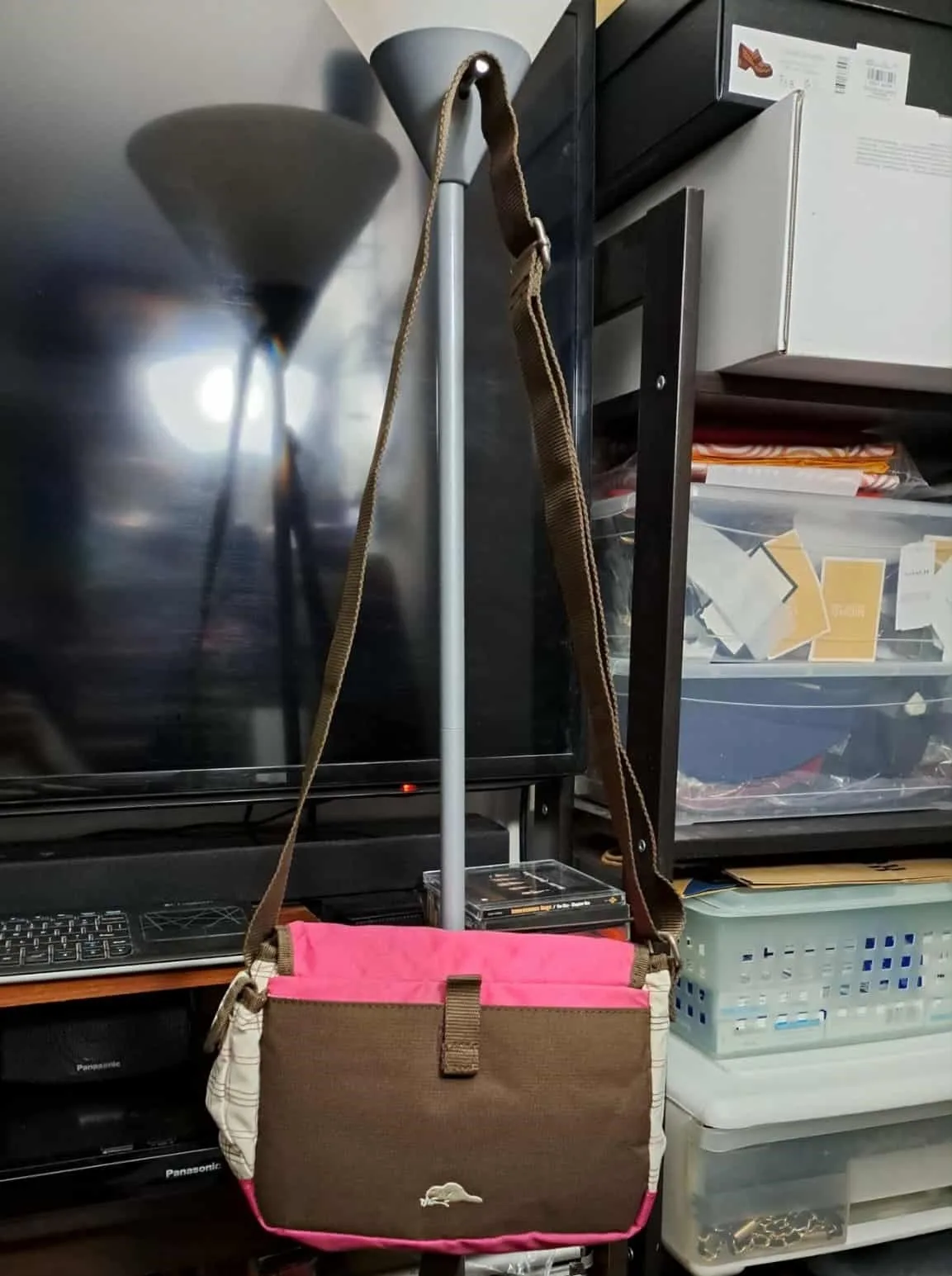 New Genuine Roots Canvas Crossbody Messenger Bag image indicator(5)