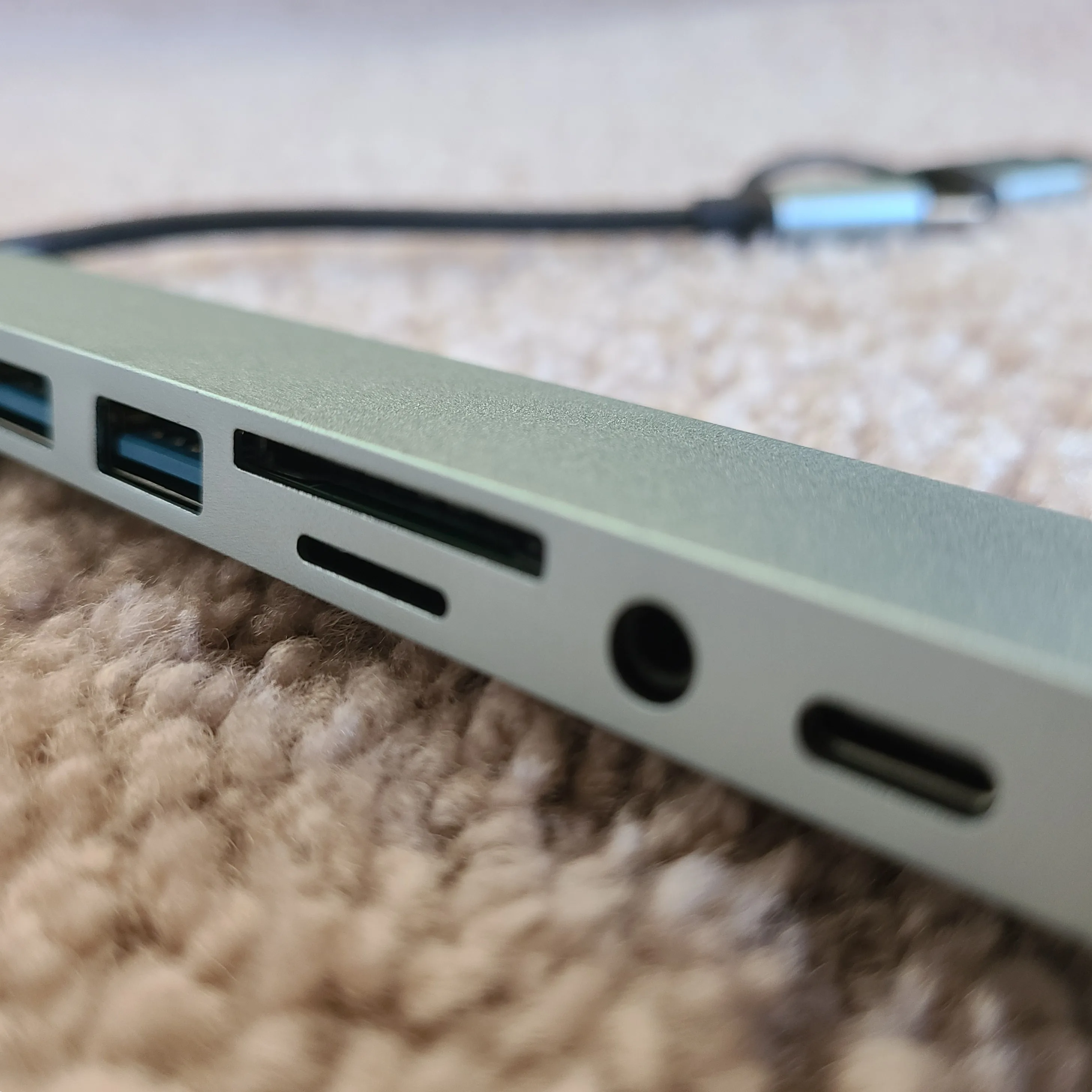 8-in-1 USB 3.0 / USB-C Hub for laptop or PC/Mac image indicator(5)