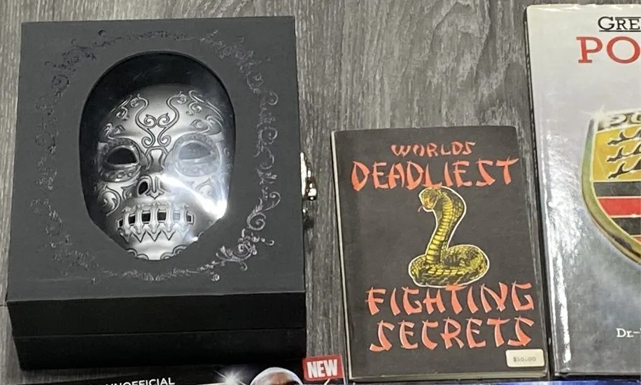 Large Lot Collectible Books, Magazines & Décor – 40+ Pieces image indicator(5)