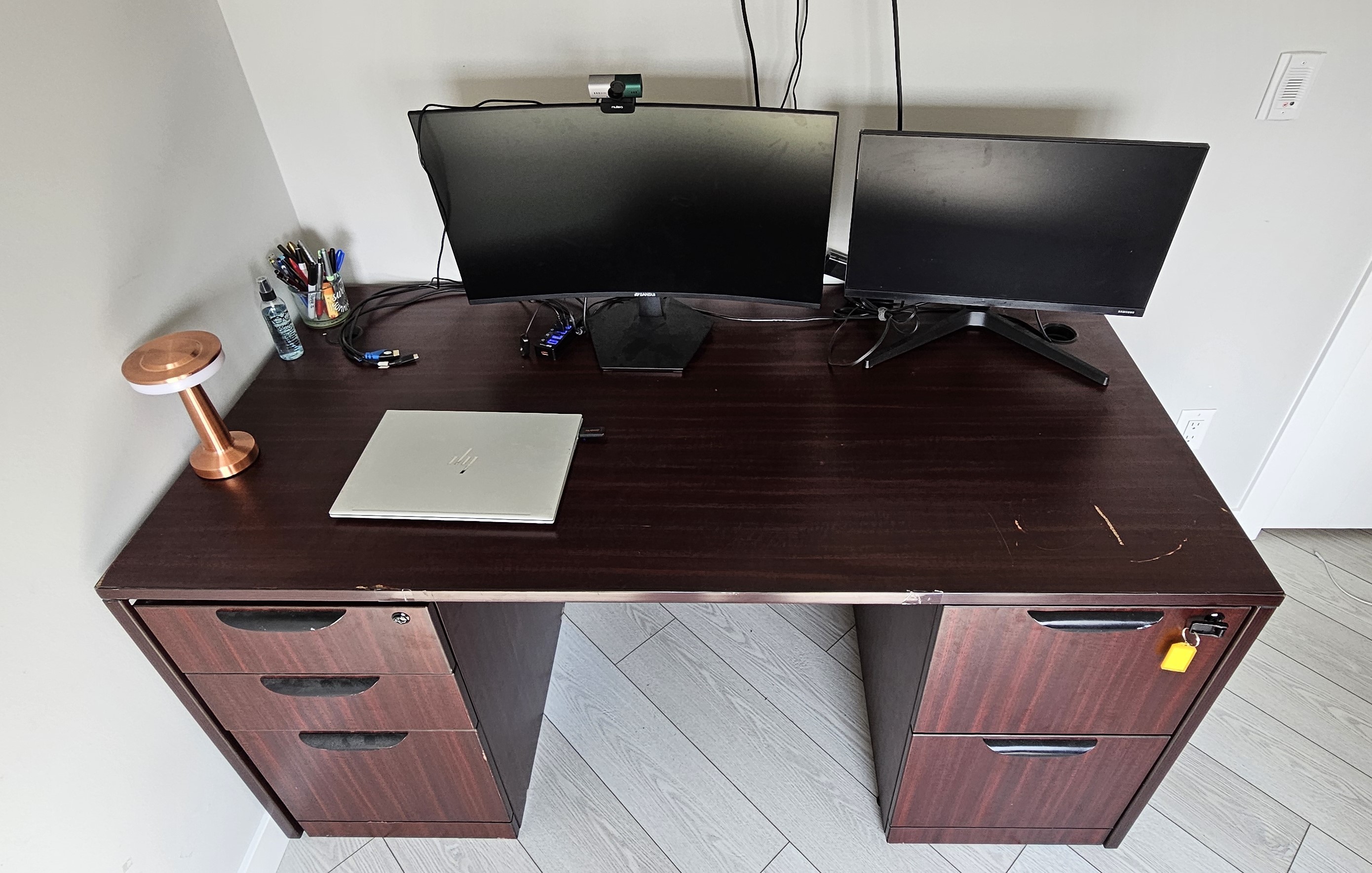 Move on Sale – Spacious Office Desk with Drawers - photo 5