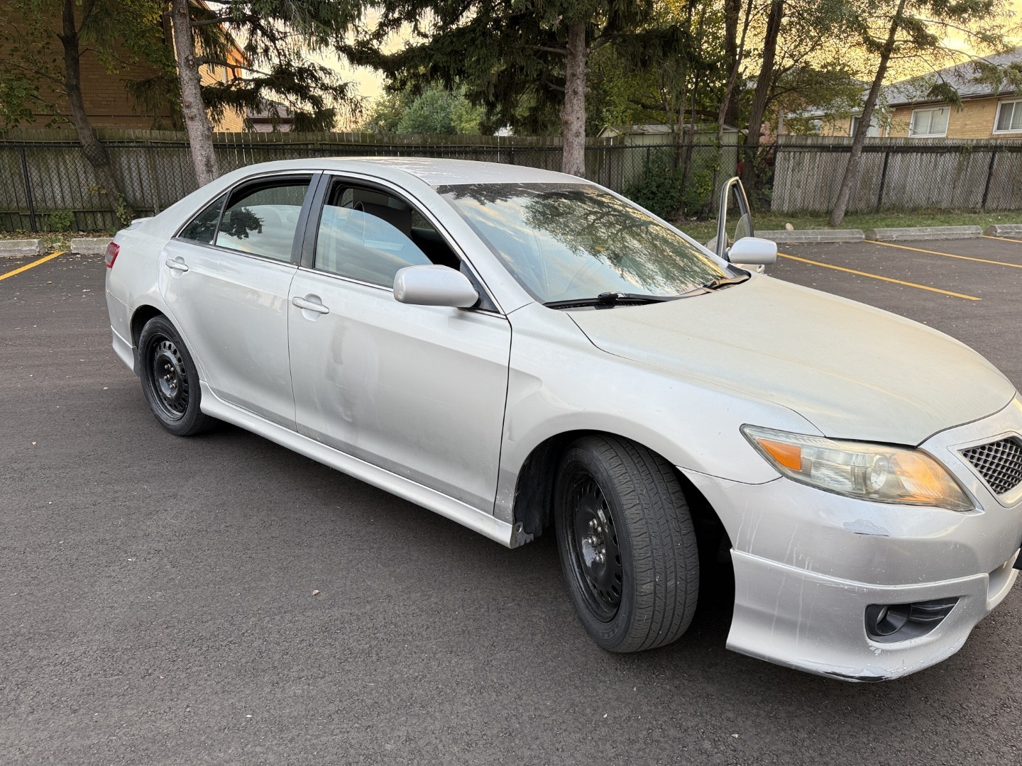 Toyota Camry 2011 SE no accident with remote starter and clean