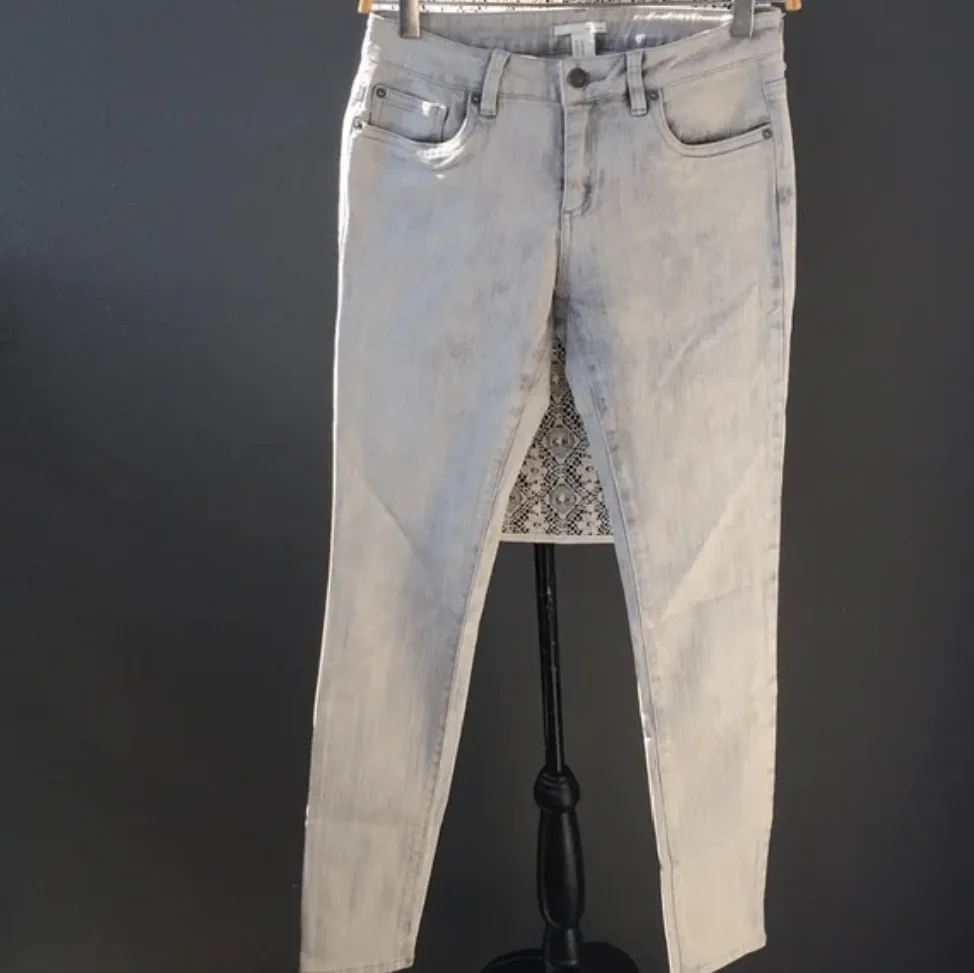 3 Pairs - Size 27 - Forever 21 Skinny Jeans image indicator(2)