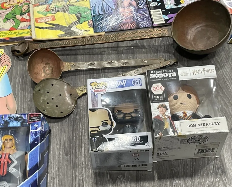 Misc Vintage Collectibles – Toys, Comics, Figures, Tin Cars image indicator(8)