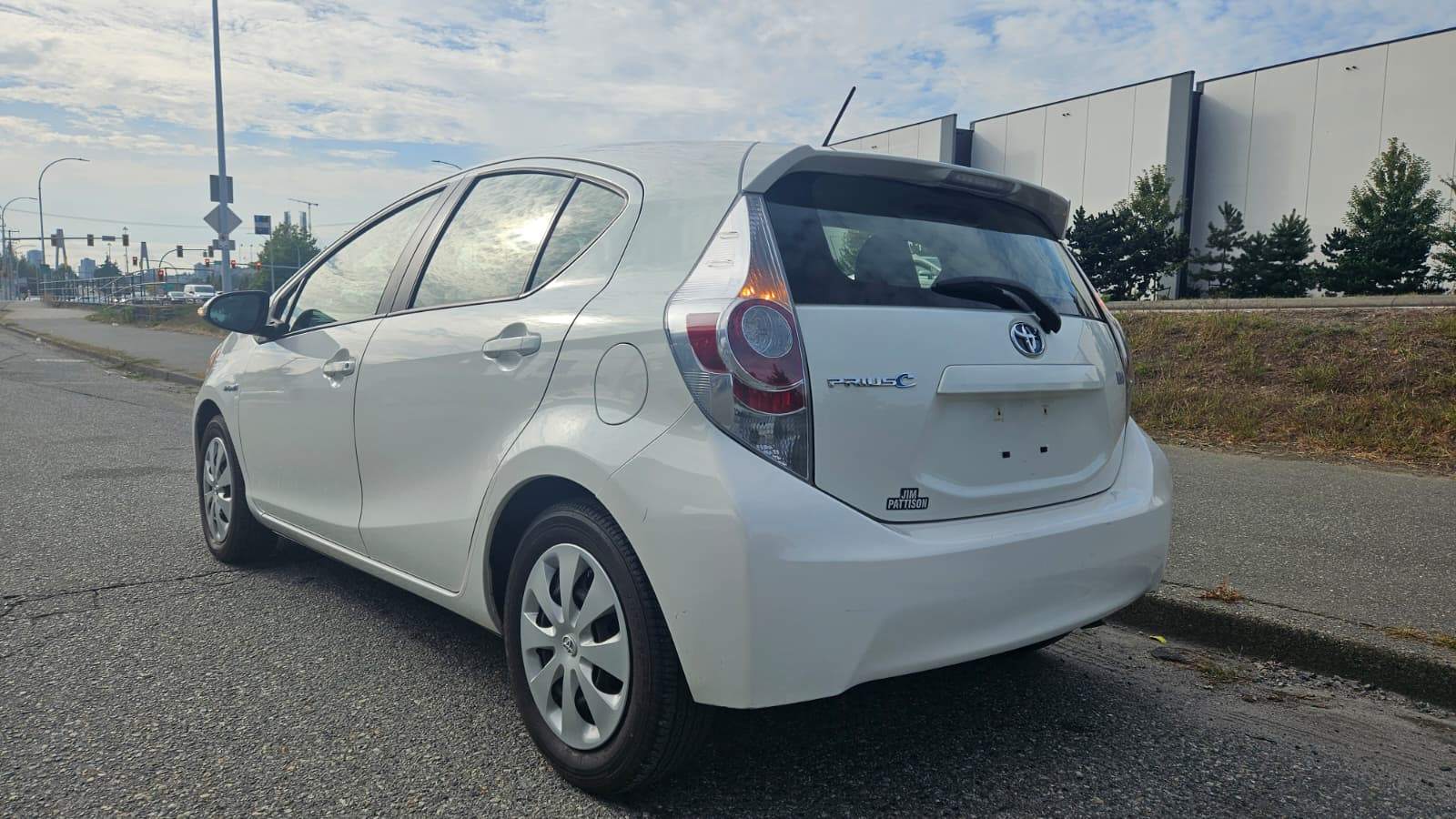 2014 Toyota Prius C Hybrid, Clean Title - photo 2