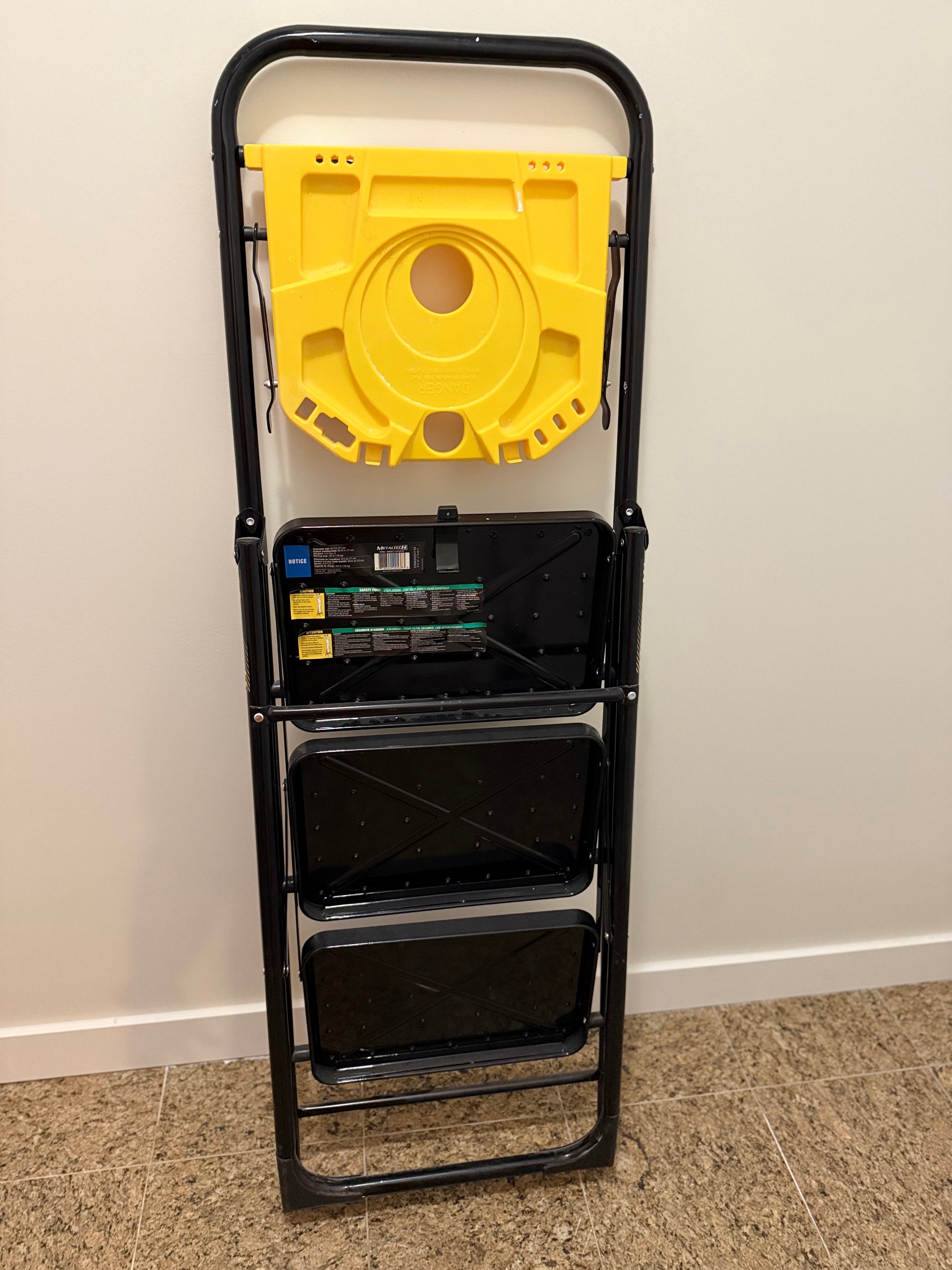 3-Step Ladder – Excellent Condition