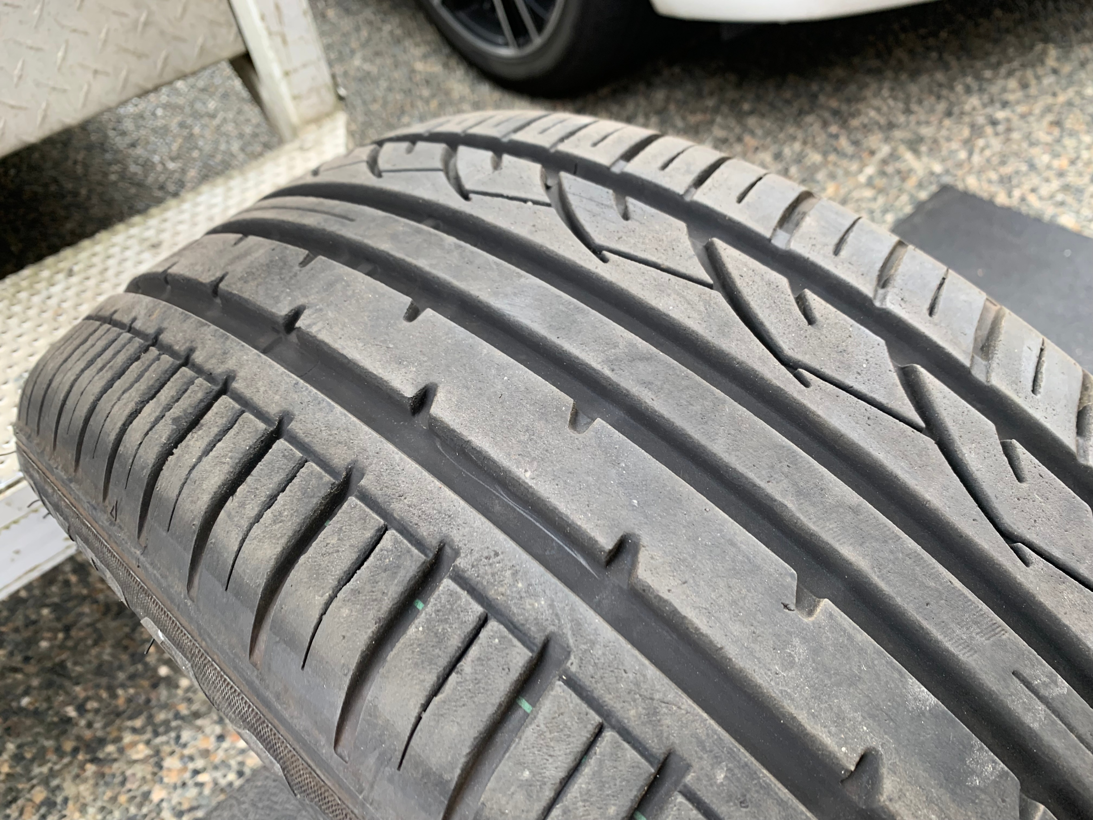 PAIR of235/45/18 98V Rydanz Roadster R02 with tread like new - photo 4