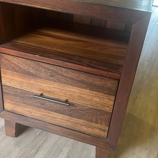 Queen size bed with a mattress + bedside cabinet - photo 2