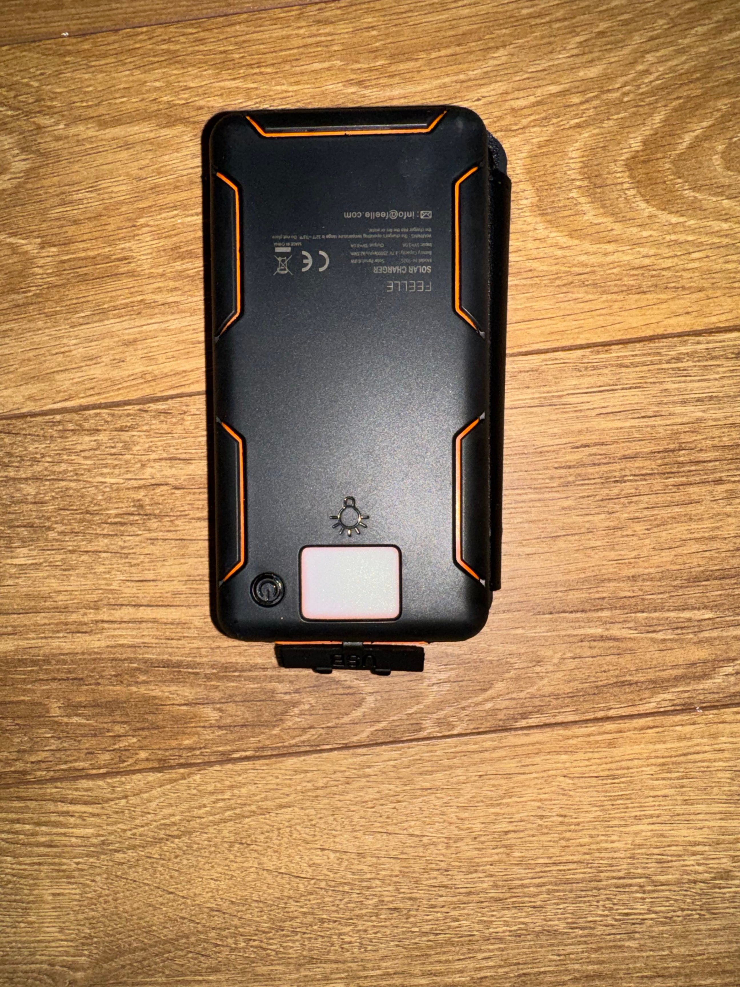 FEELLE Solar Charger Power Bank - photo 2