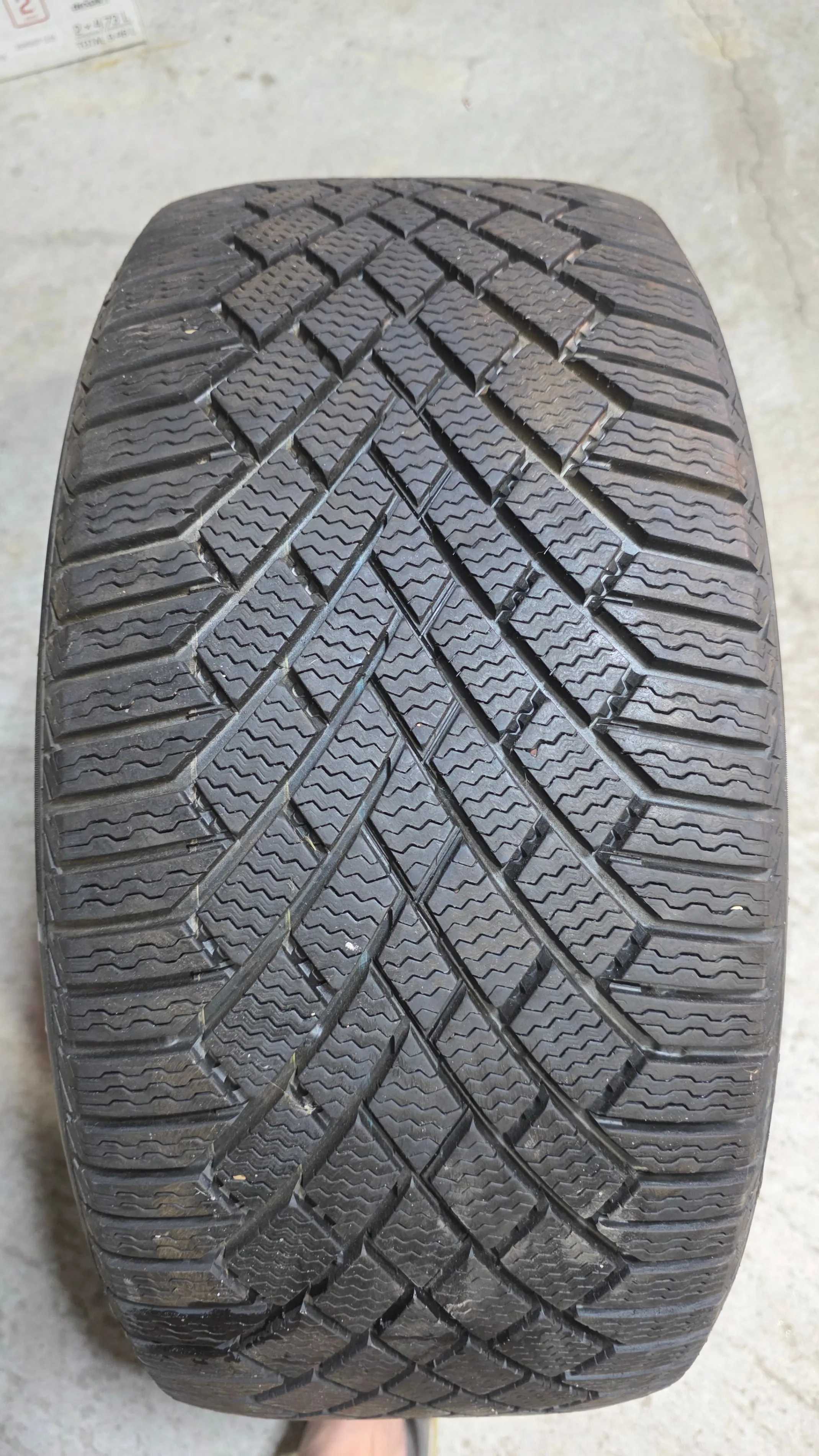 245/40/18 Continental winter tires 90% tread image indicator(2)